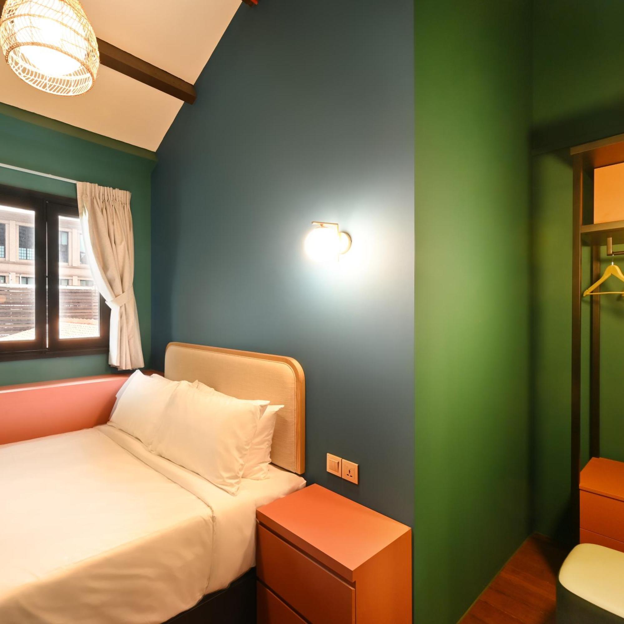 Standard Queen Room