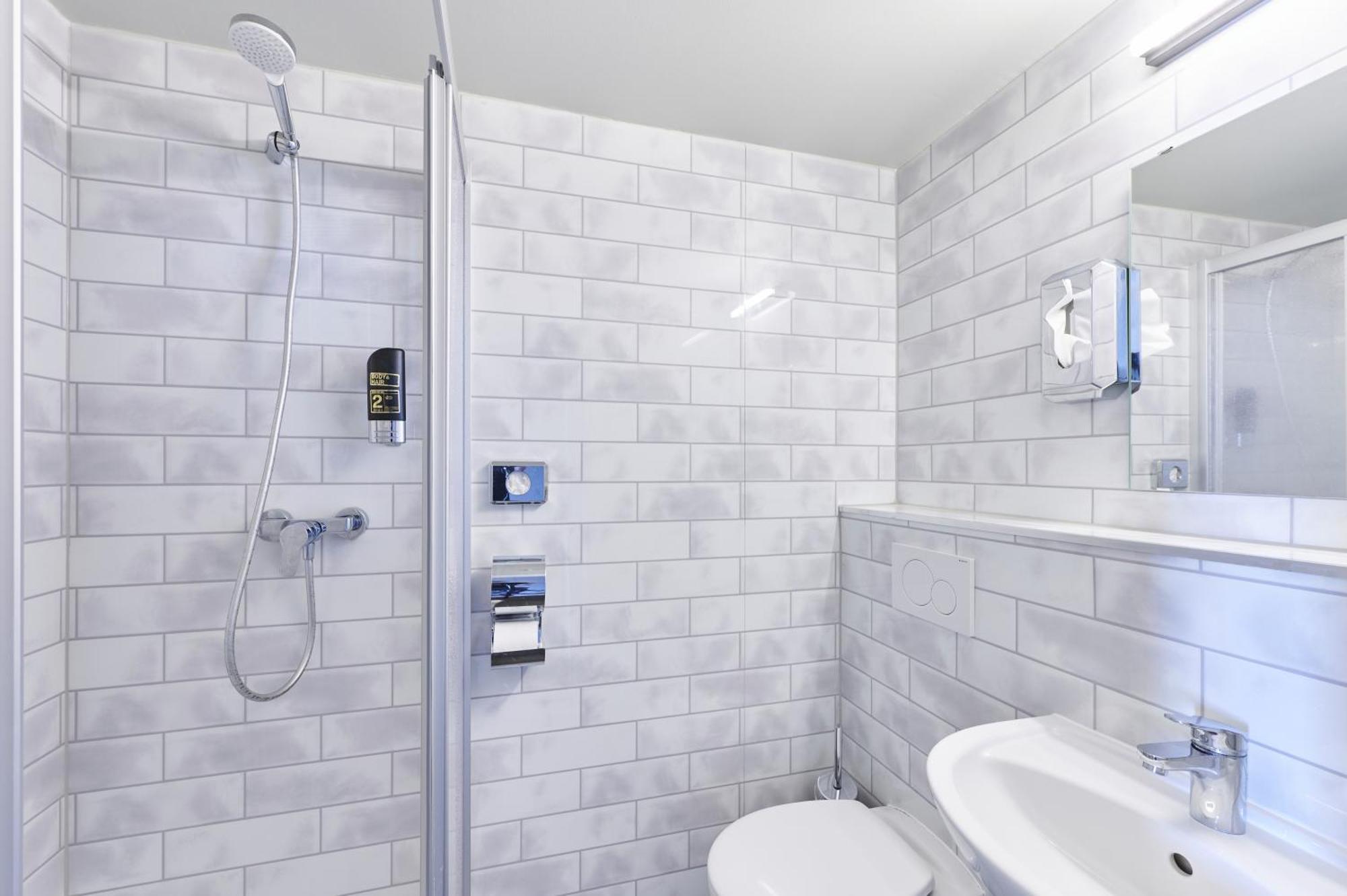 Chambre Simple avec Salle de Bains Commune