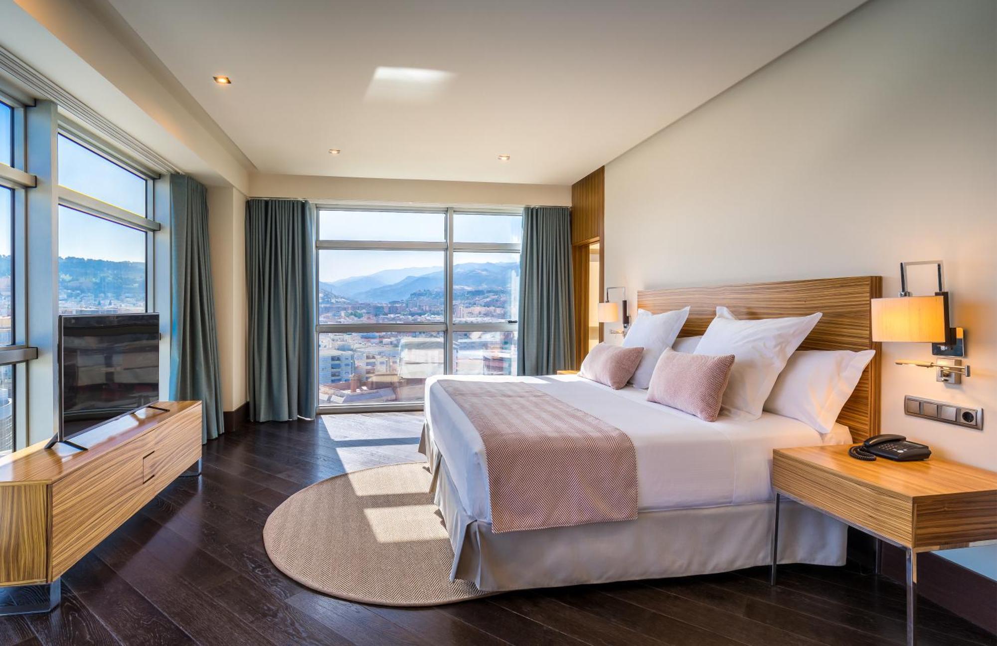 Suite with City View,1613411975:JPEG