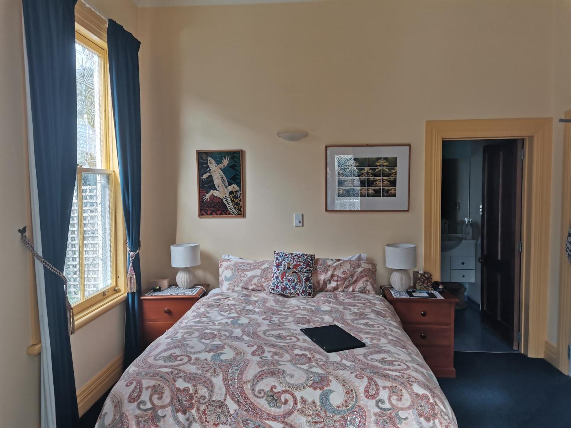 Villa Queen Bed