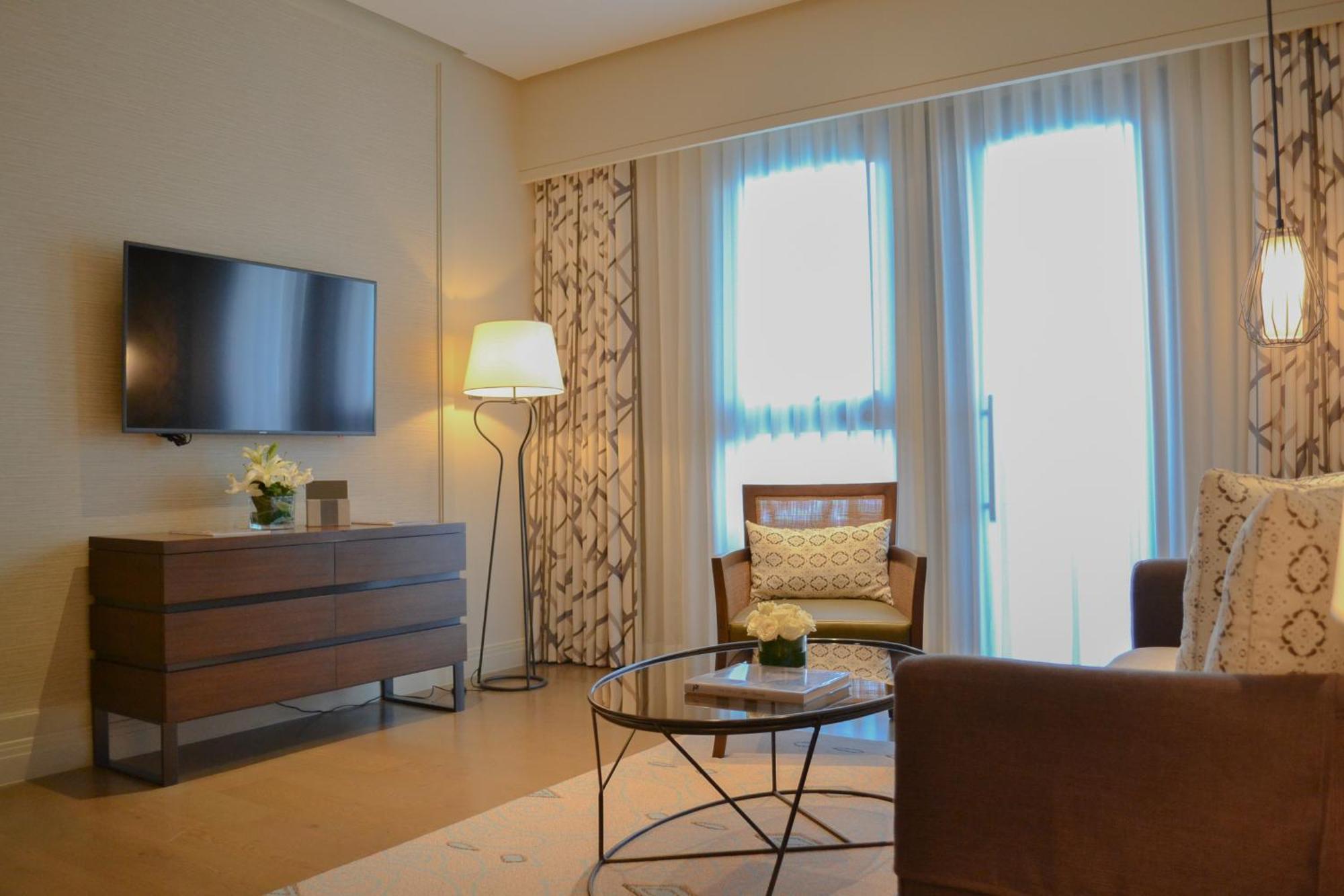 One-Bedroom Corner Suite