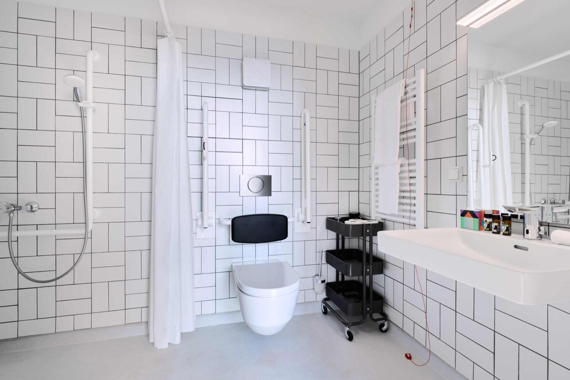 Silver Plus Studio accessible room