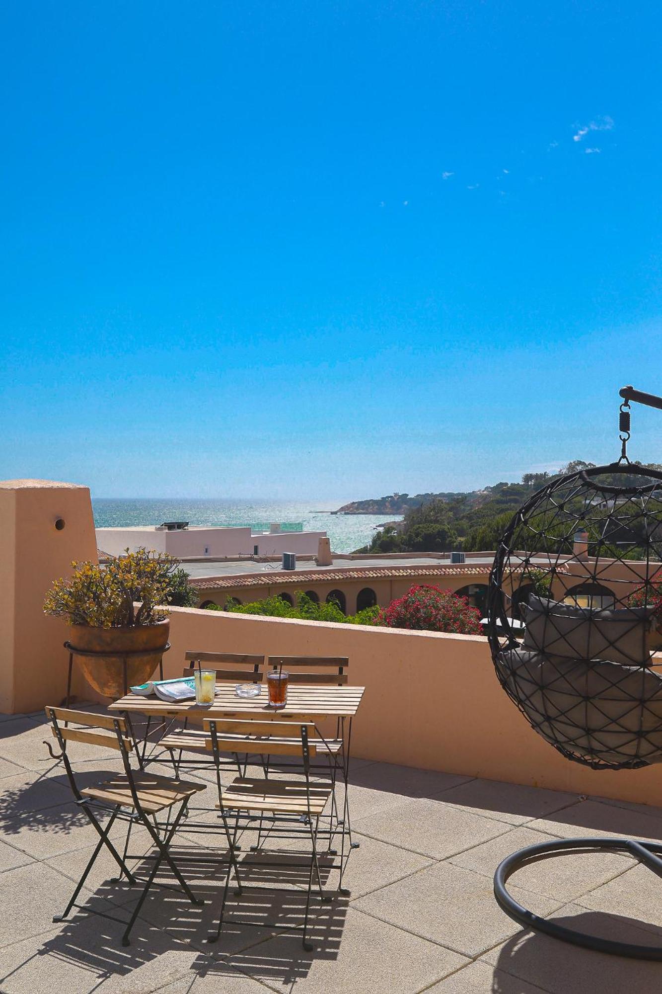 Sea View Deluxe Two-Bedroom Apartment