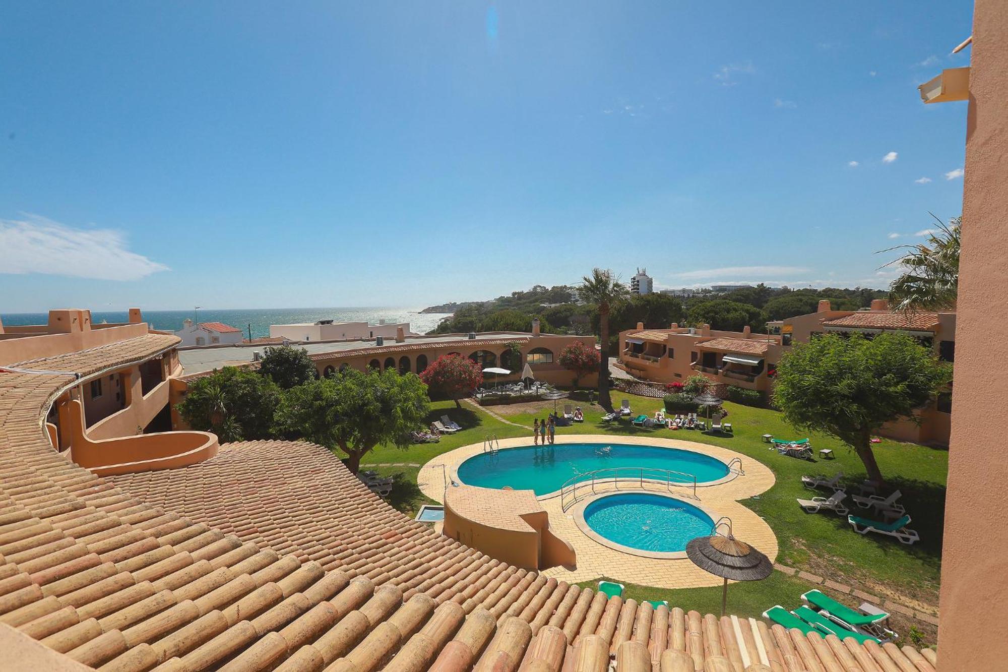 Sea View Deluxe Two-Bedroom Apartment