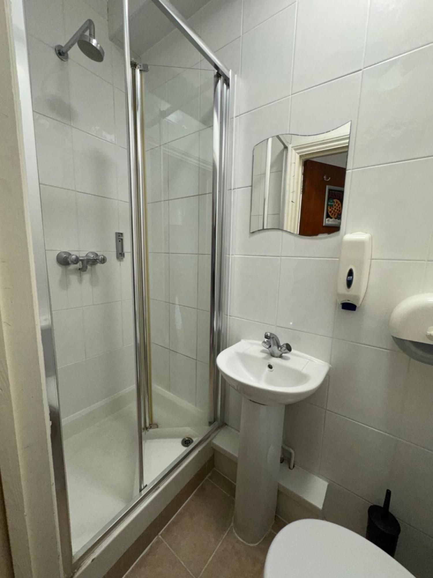 Quarto Triplo com Casa de Banho Partilhada