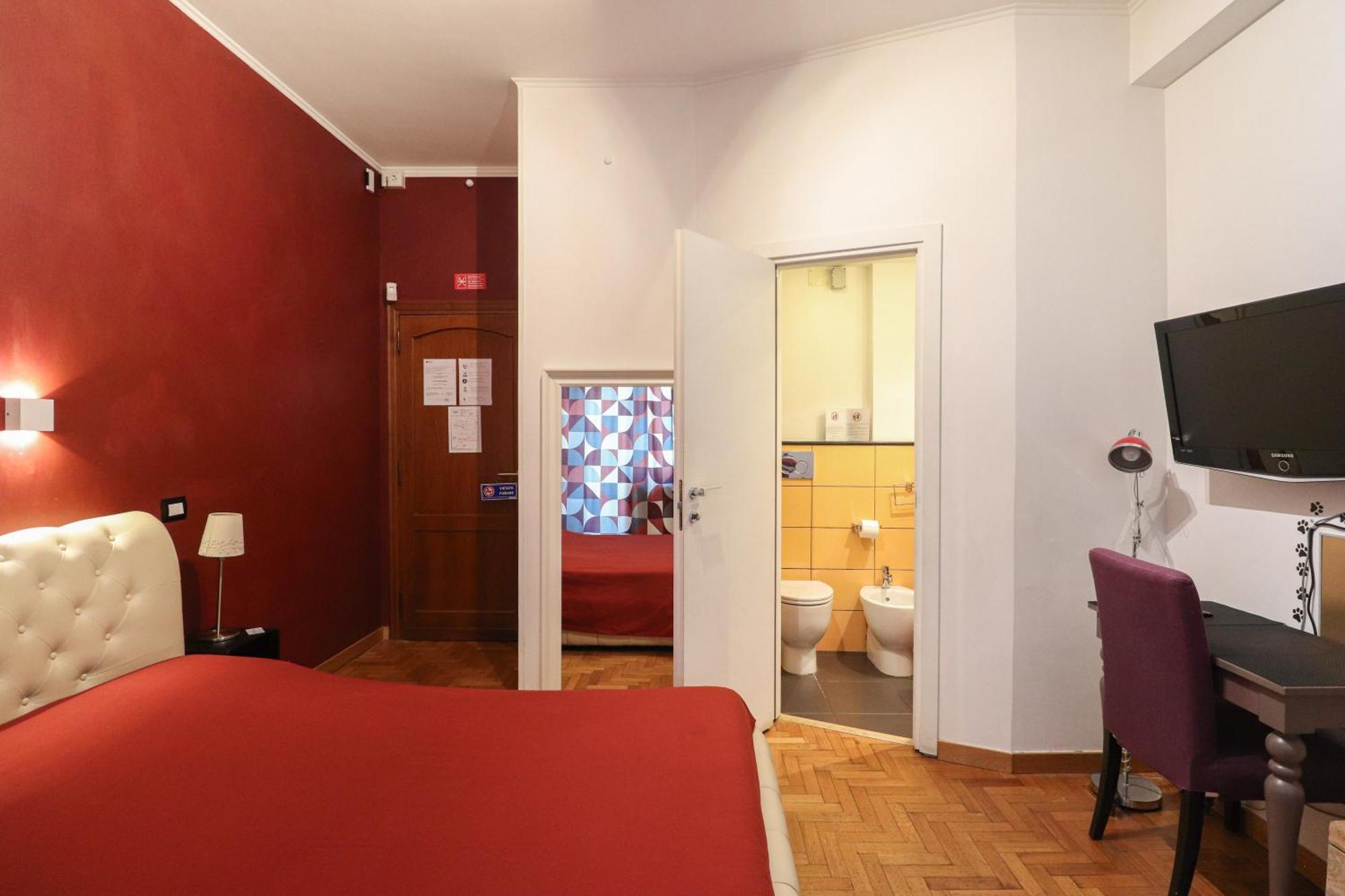 Deluxe Double Room Shower