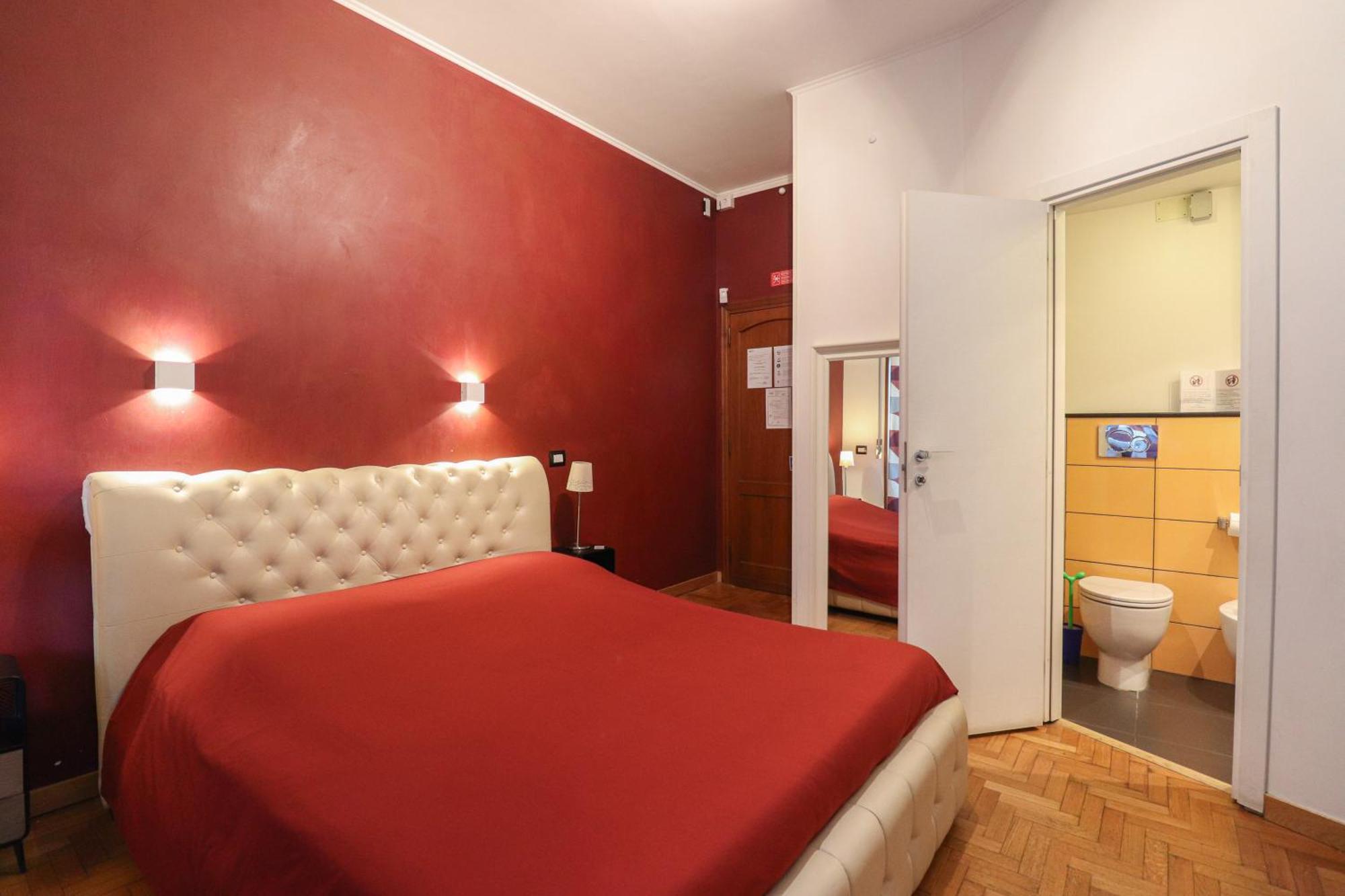 Deluxe Double Room Shower