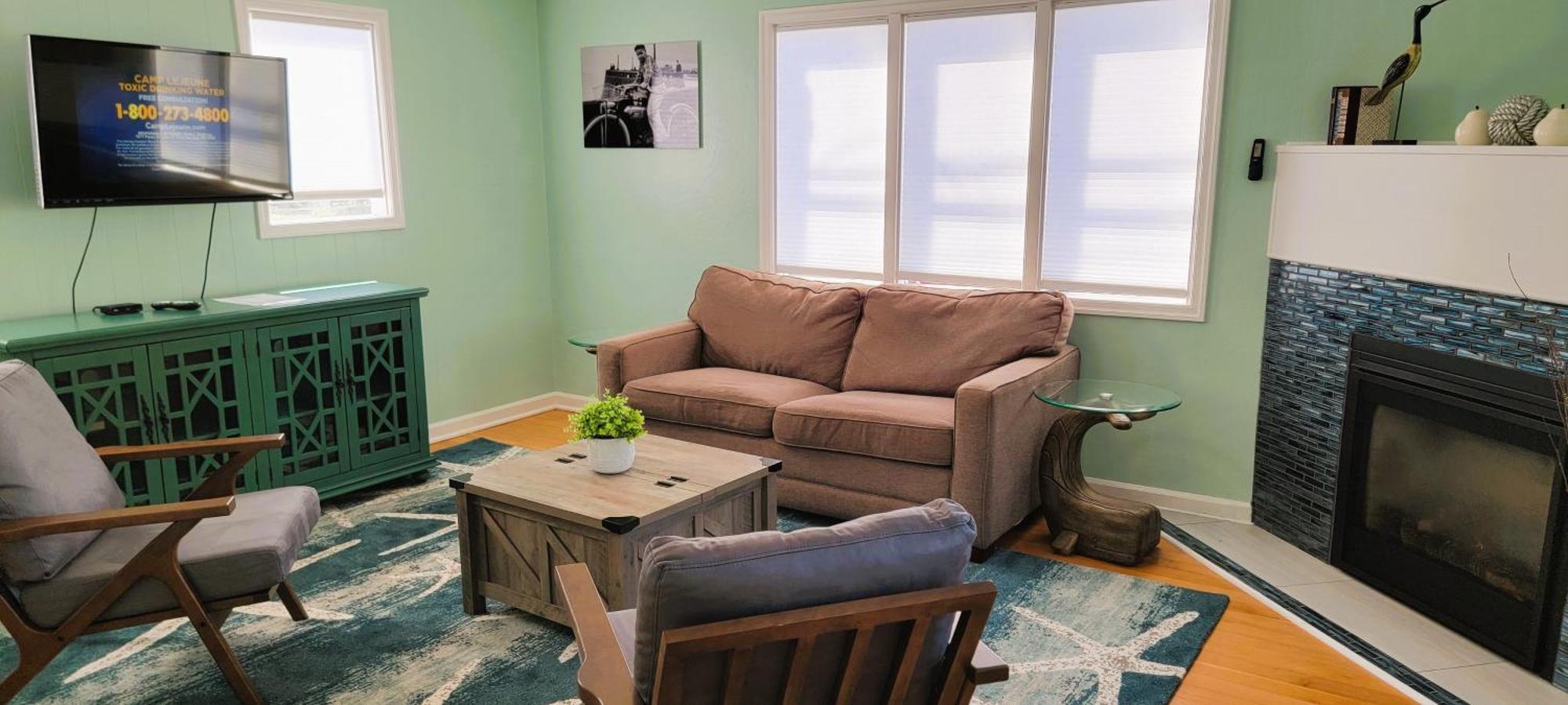 One Bedroom Cottage Full Kitchen