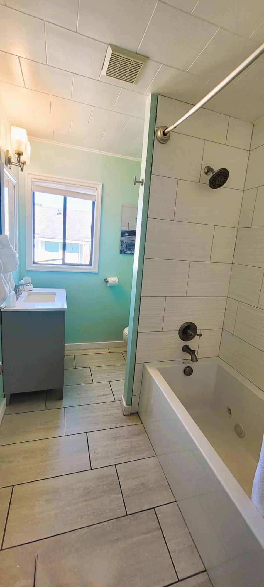 One Bedroom Cottage Full Kitchen