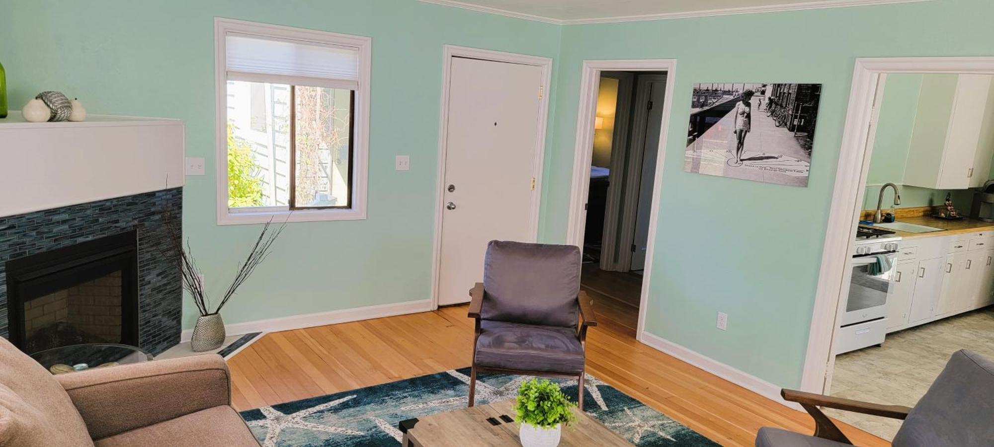 One Bedroom Cottage Full Kitchen