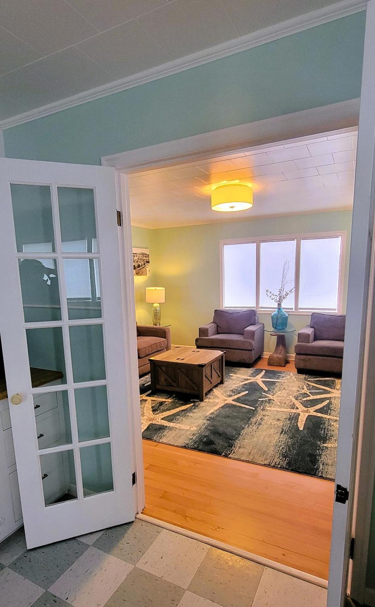 One Bedroom Cottage Full Kitchen