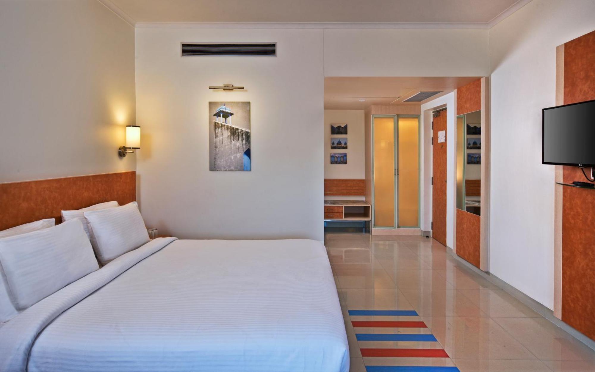 Studio Room Nahargarh View Enjoy Happy Hours 11 on Alcoholic Beverages Soft Beverages on F&B