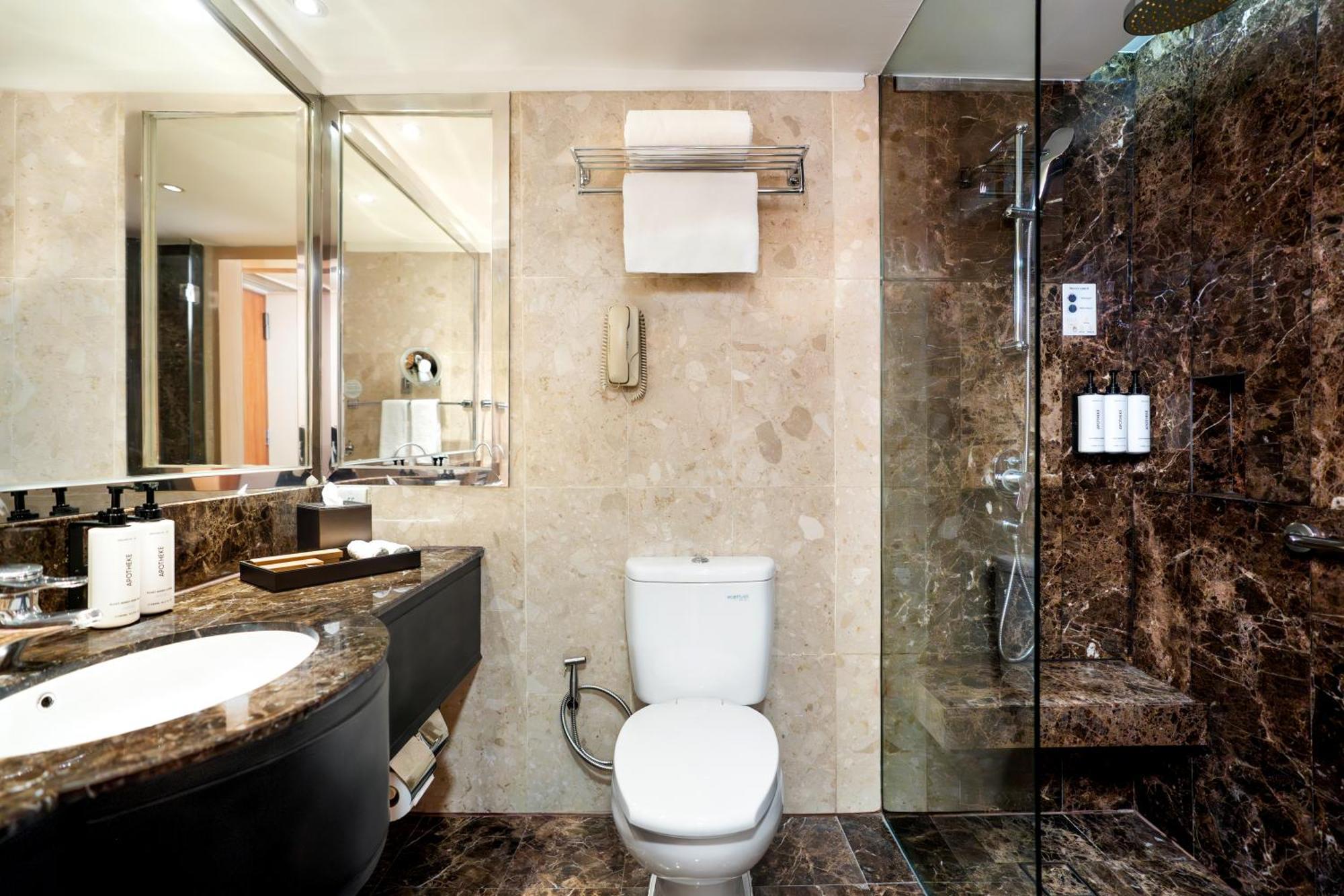 Deluxe Room Walk Shower