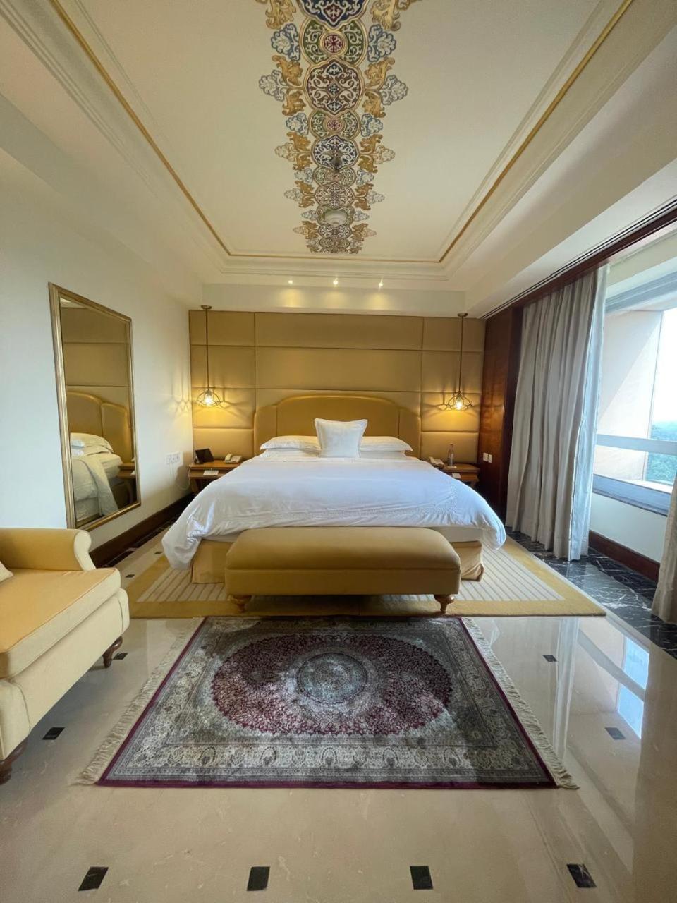 Deluxe Suite one way airport transfer Luxury Hours at Lounge 6PM-8pm Signature Butler Service Concierge Level