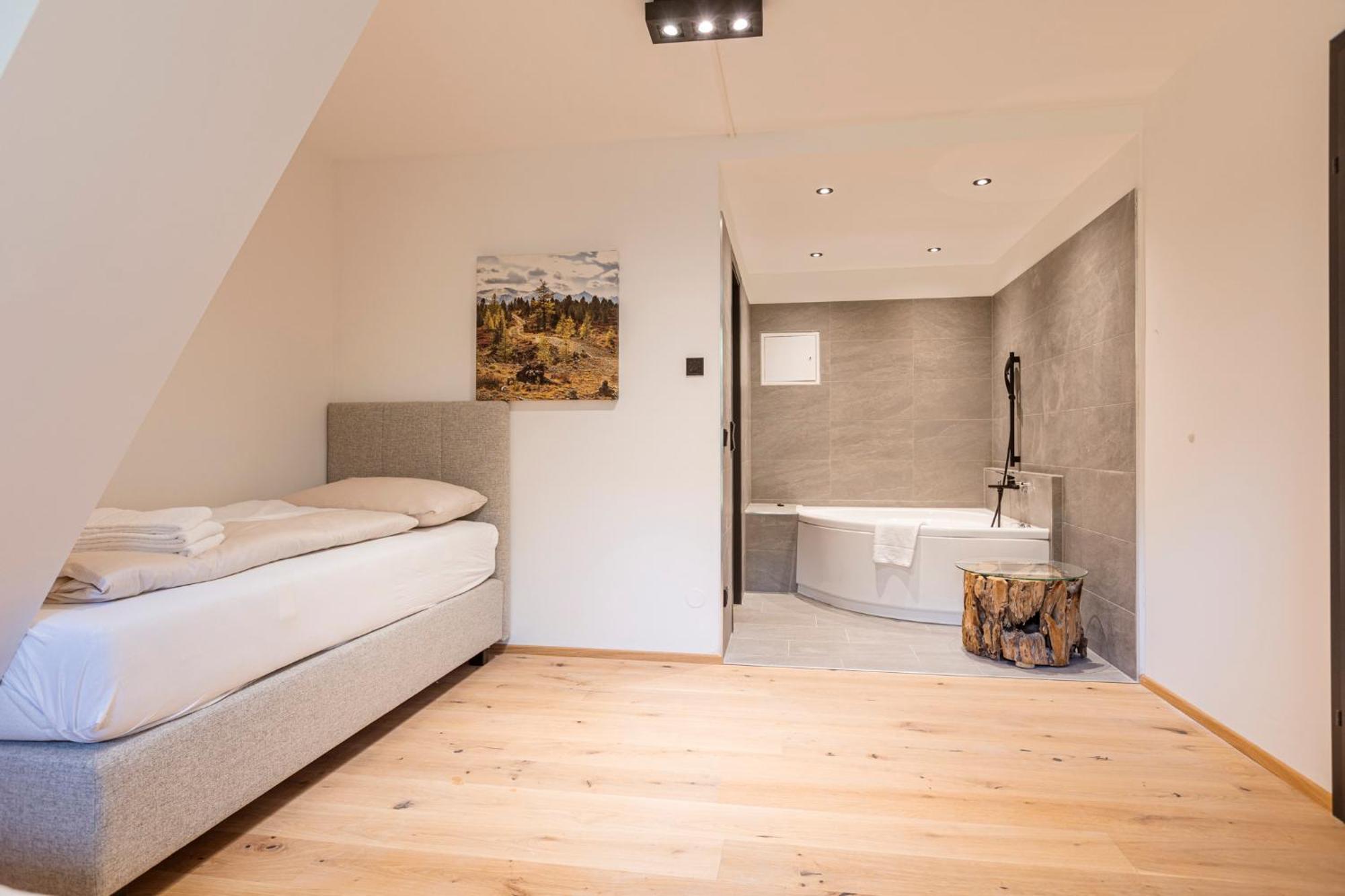 Two-Bedroom Suite IR-Sauna