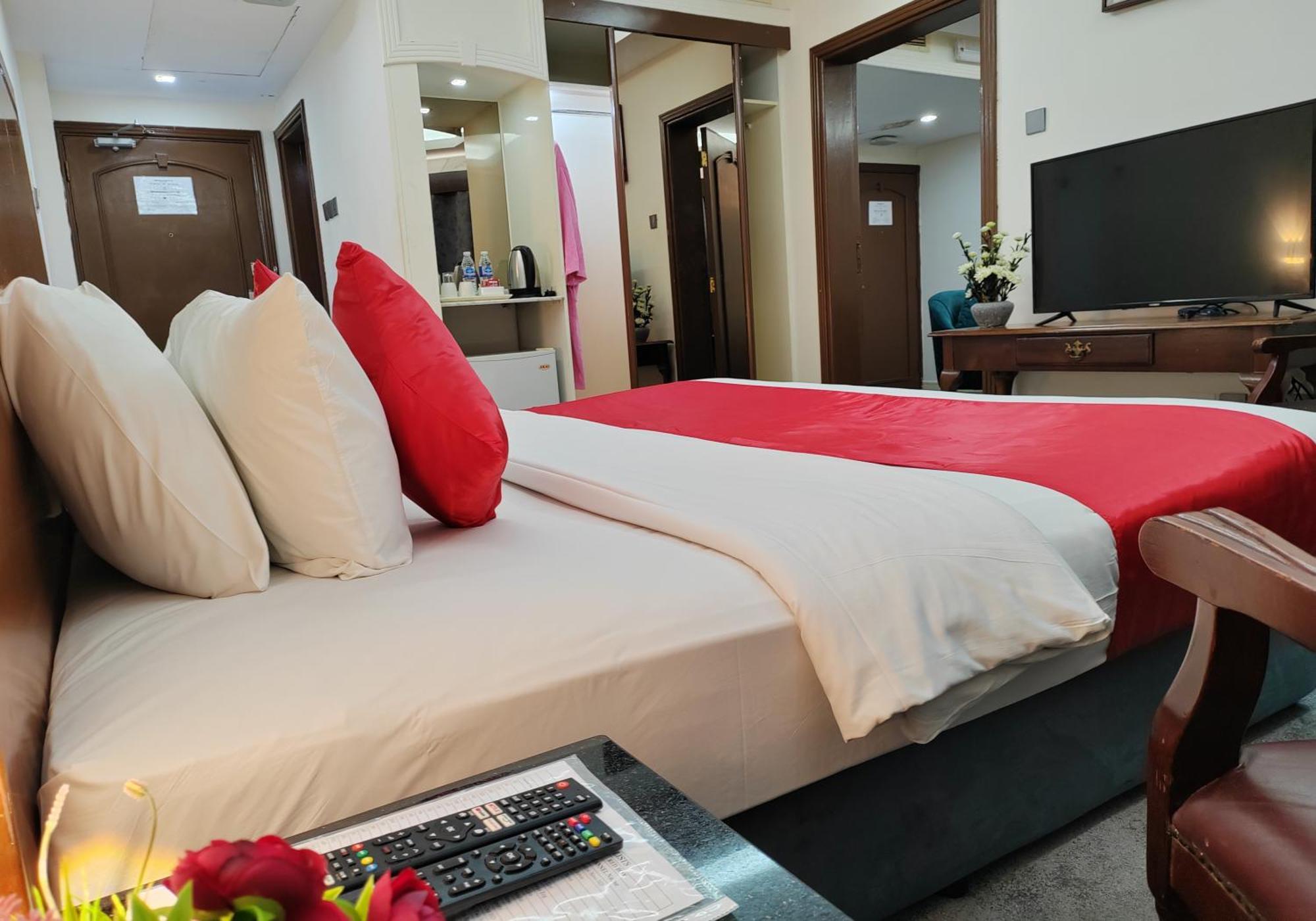 Deluxe King Suite