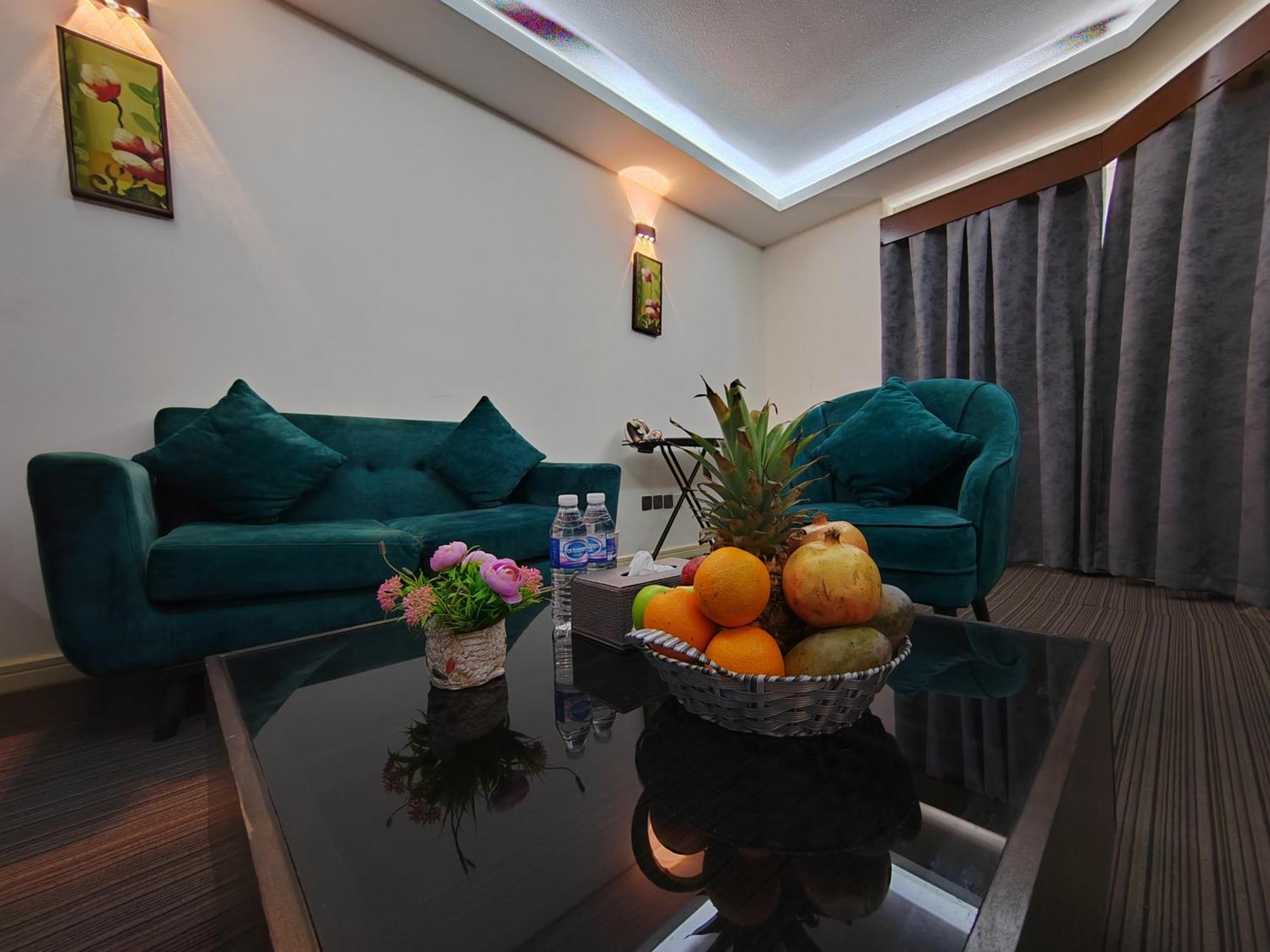 Deluxe King Suite