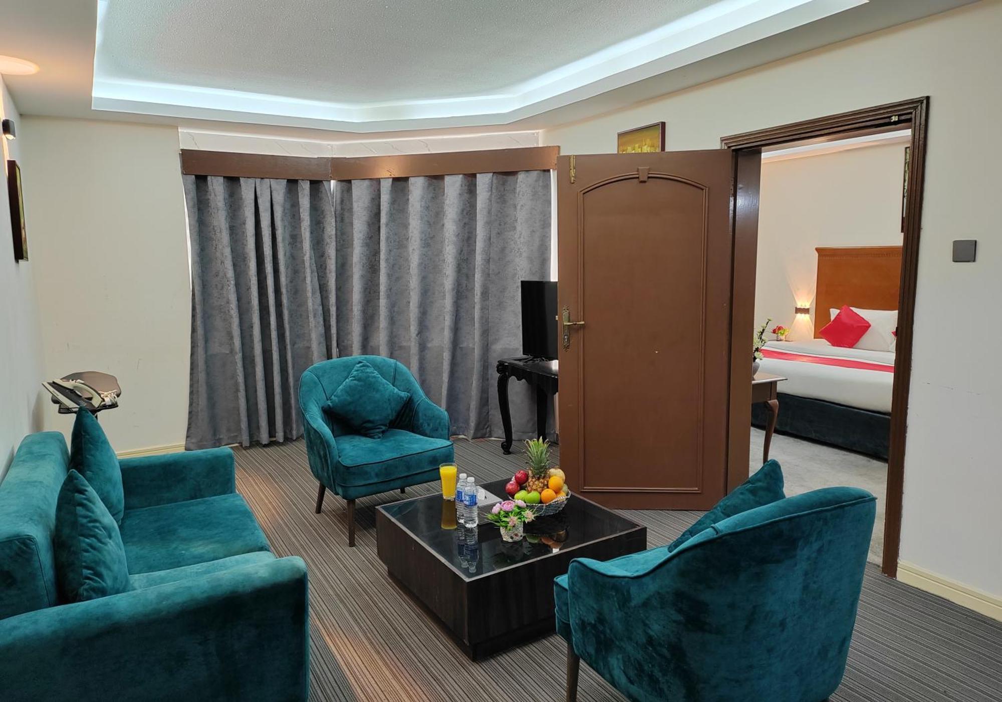 Deluxe King Suite
