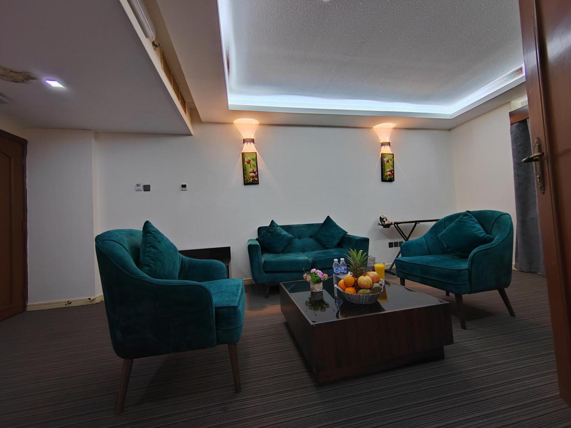 Deluxe King Suite