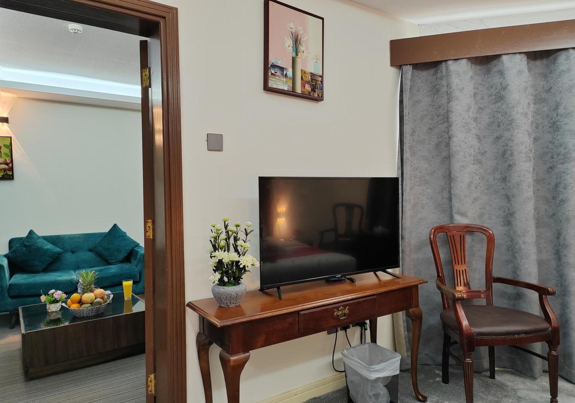 Deluxe King Suite