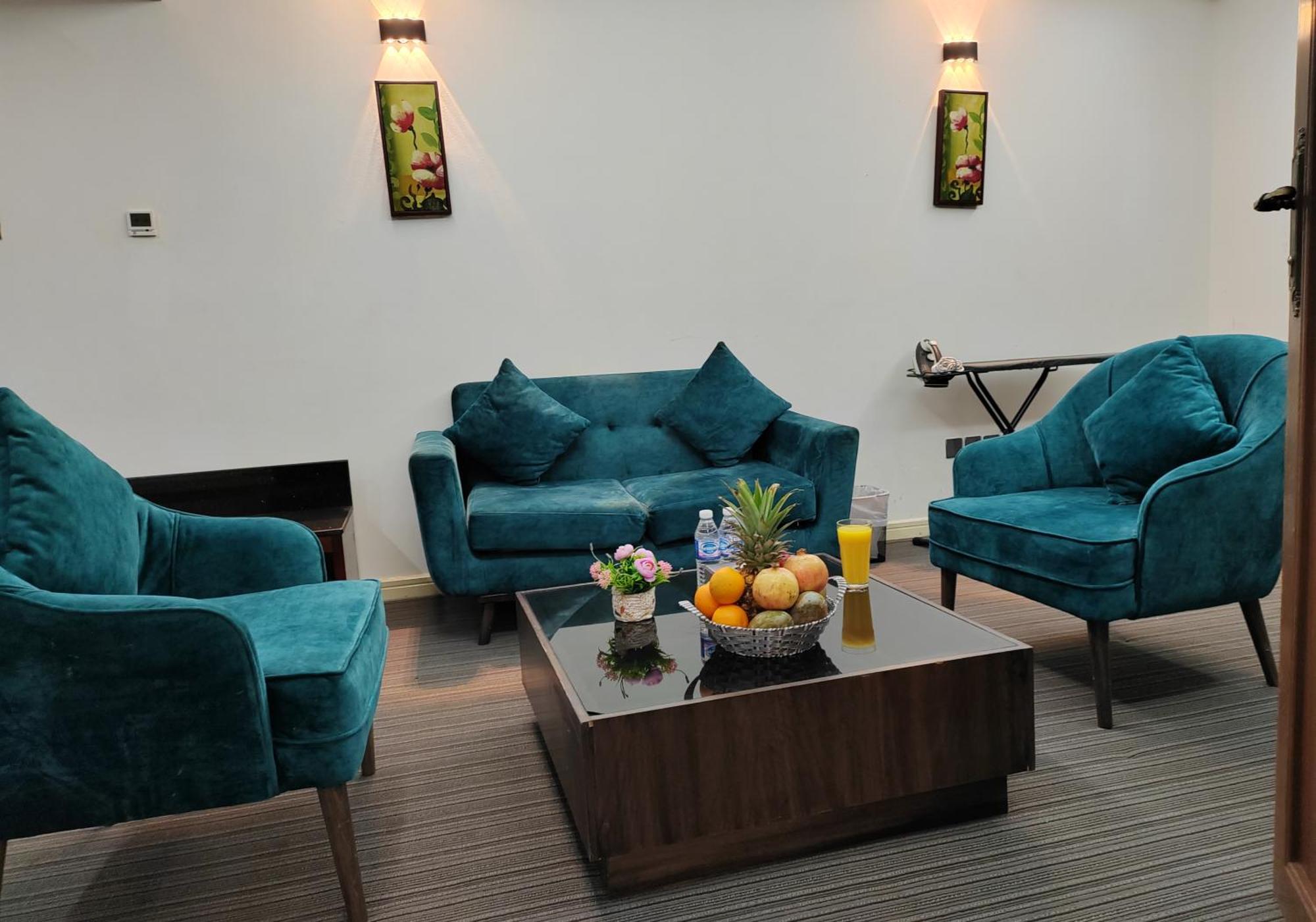 Deluxe King Suite