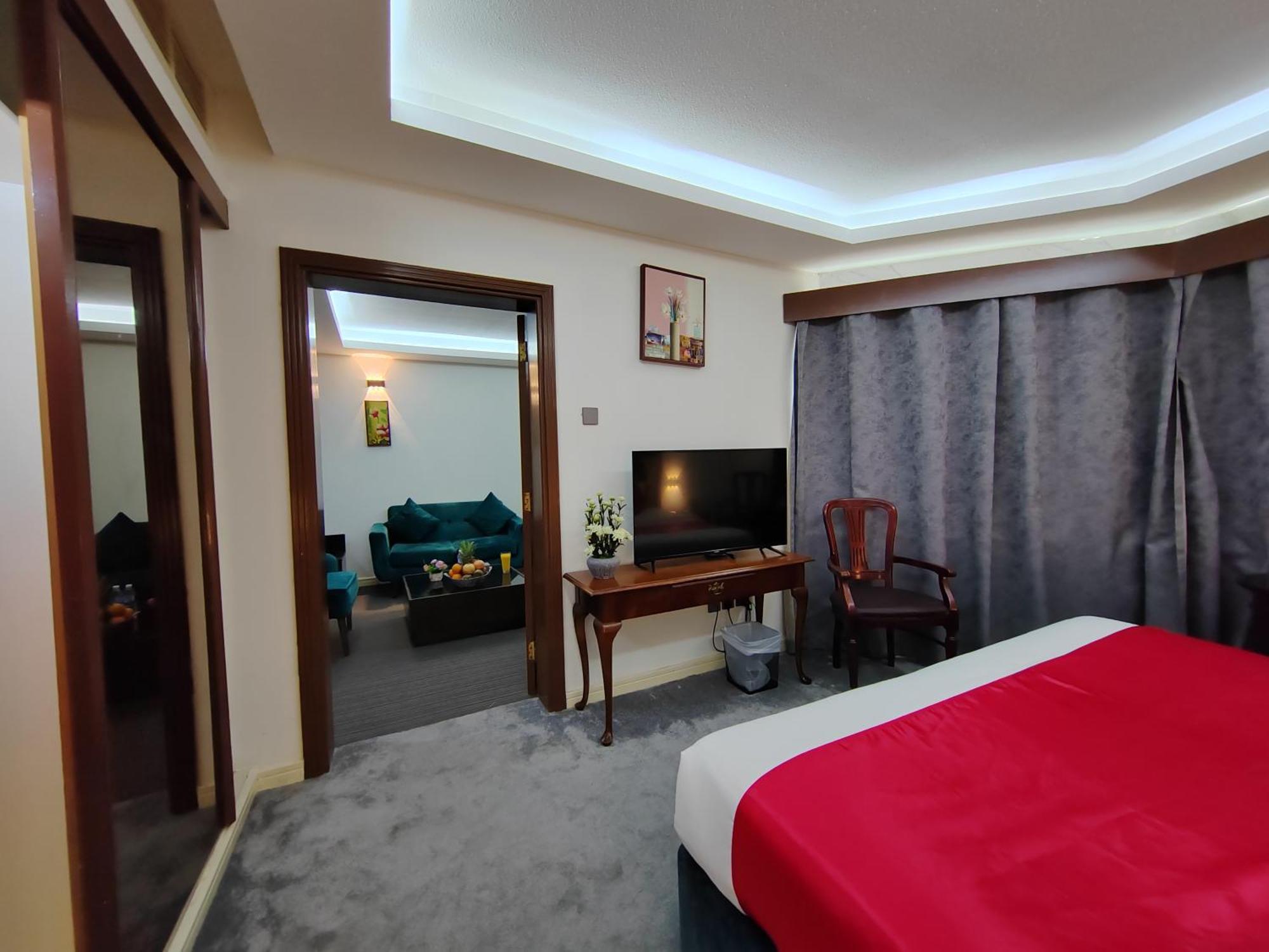 Deluxe King Suite
