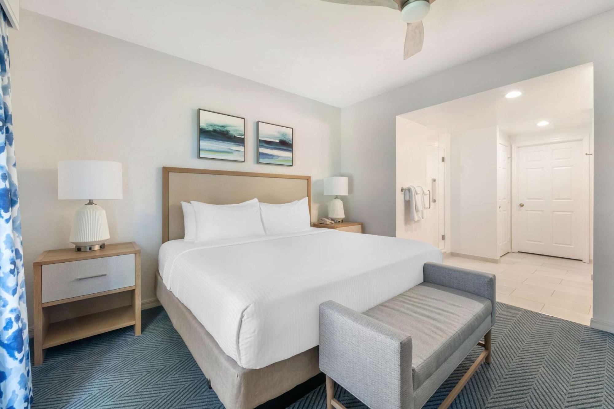 One-Bedroom Deluxe King Suite