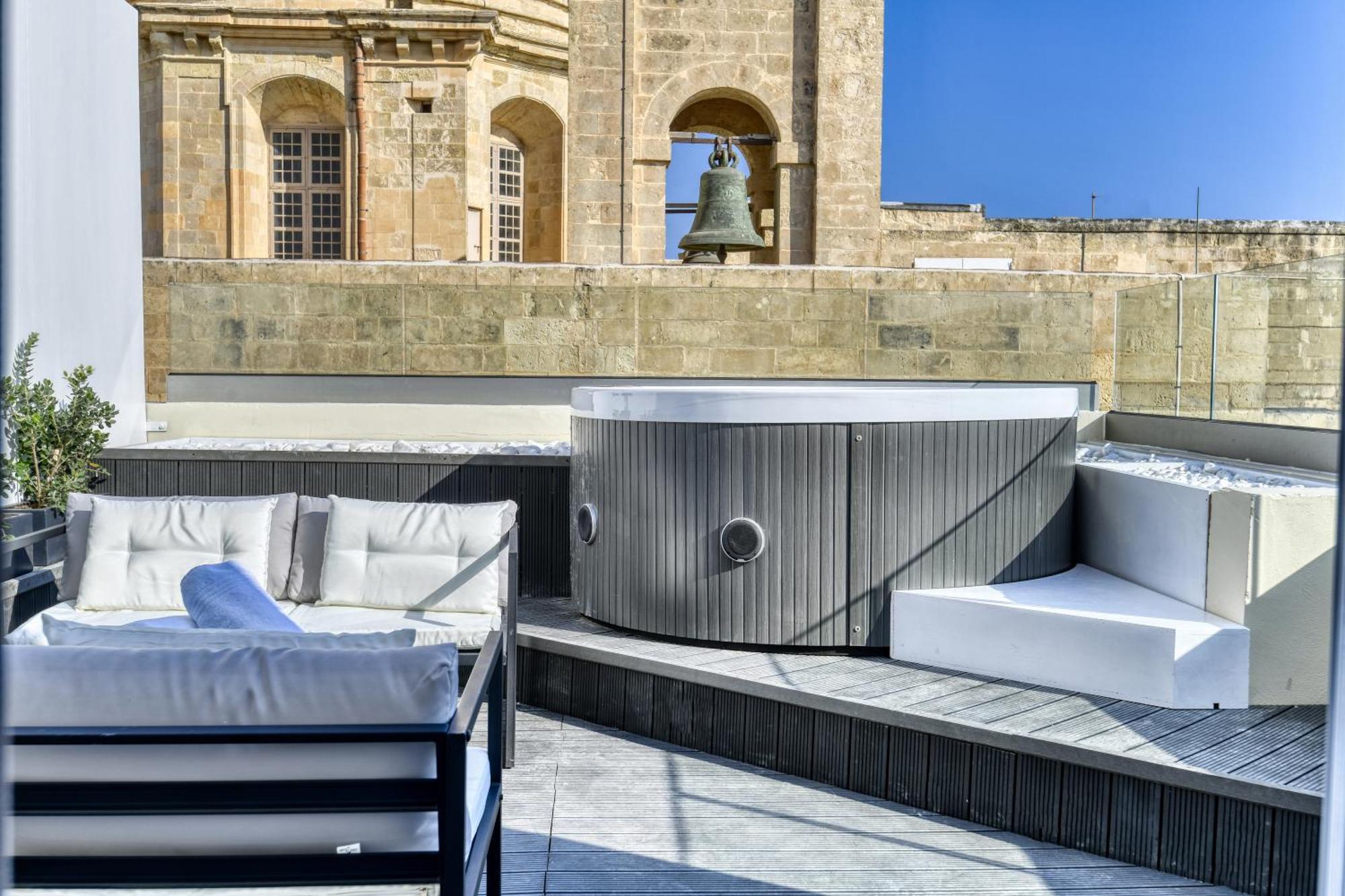 Premium Suite Hot Tub