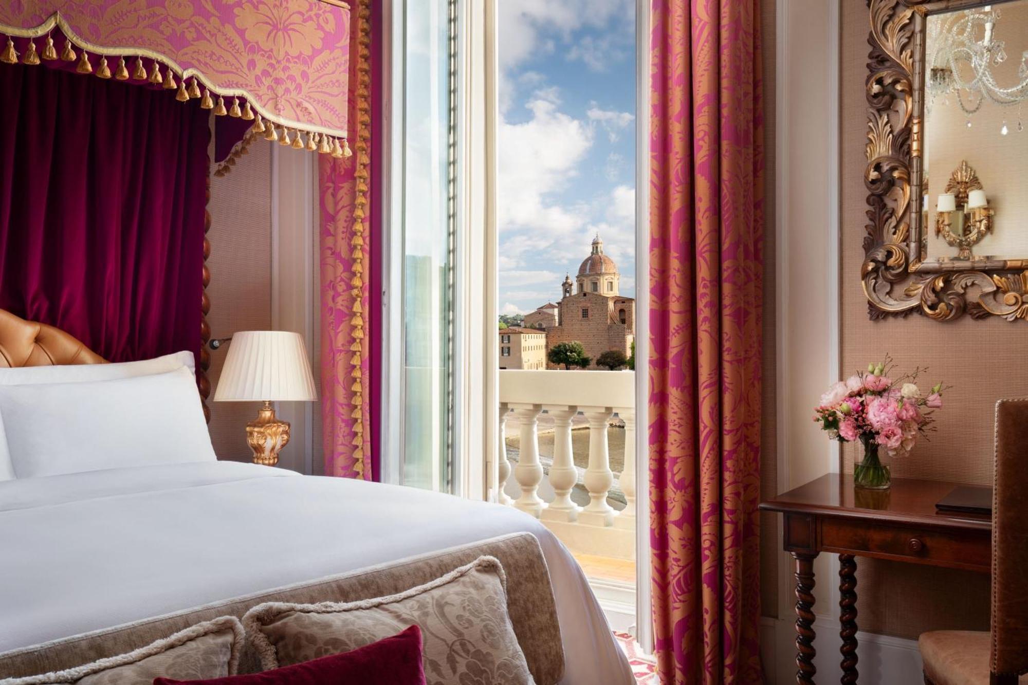 Arno River Deluxe Guest room One King