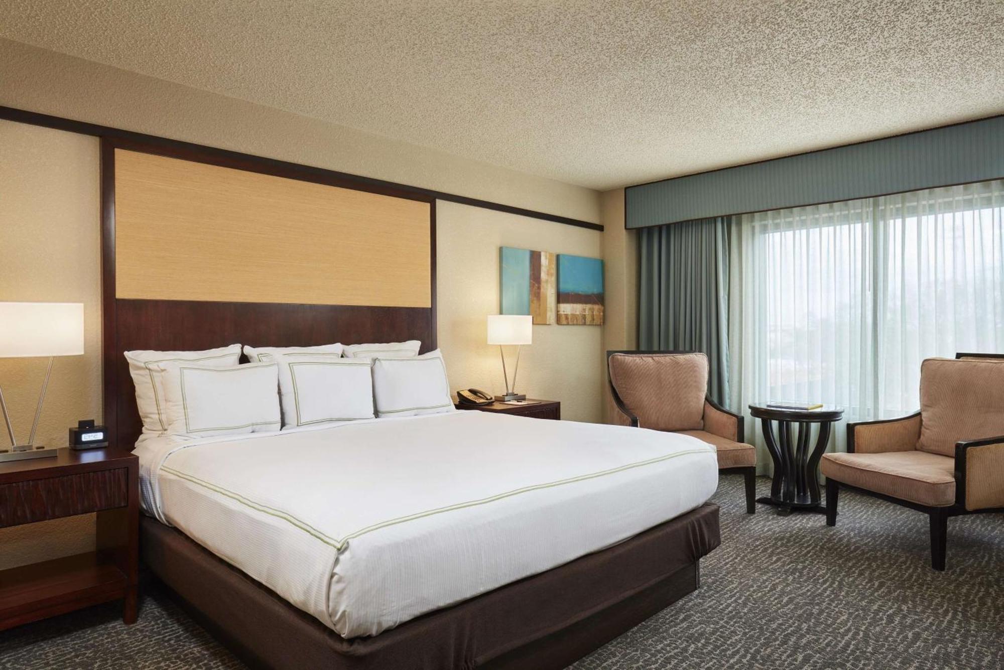 Deluxe King Room with Wet Bar,1276514248:JPEG