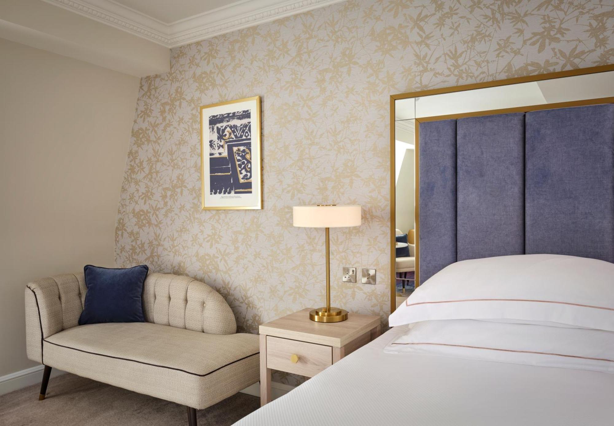 Heritage Deluxe King Room Balcony City View