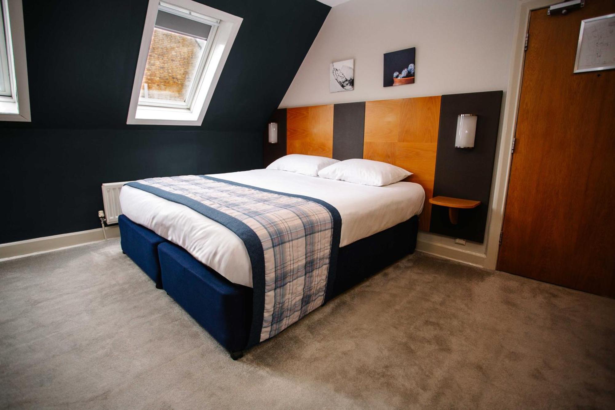 Large Double or Twin Room