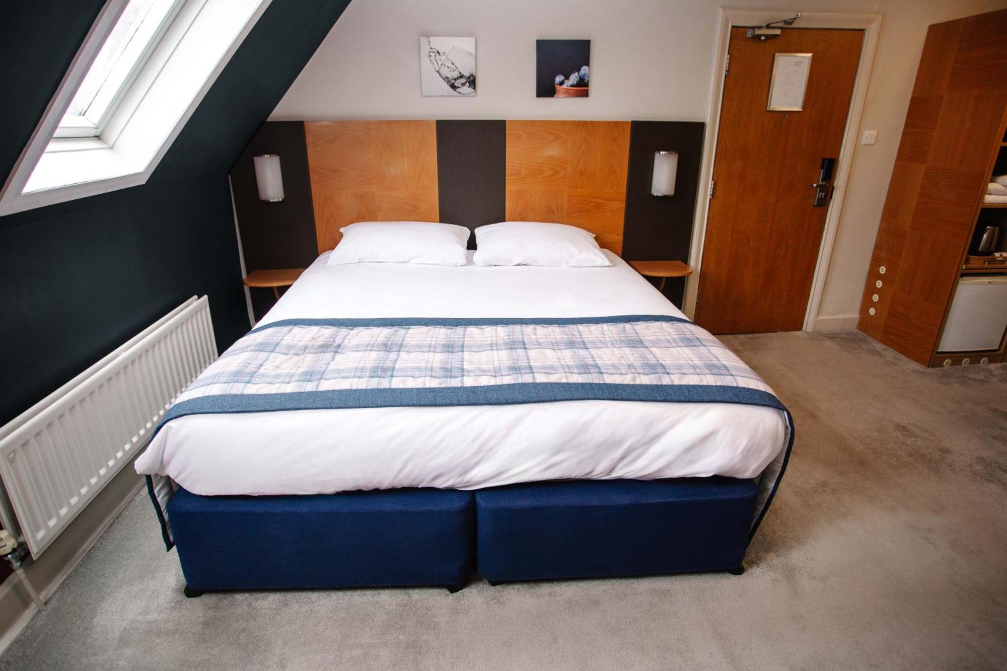 Large Double or Twin Room
