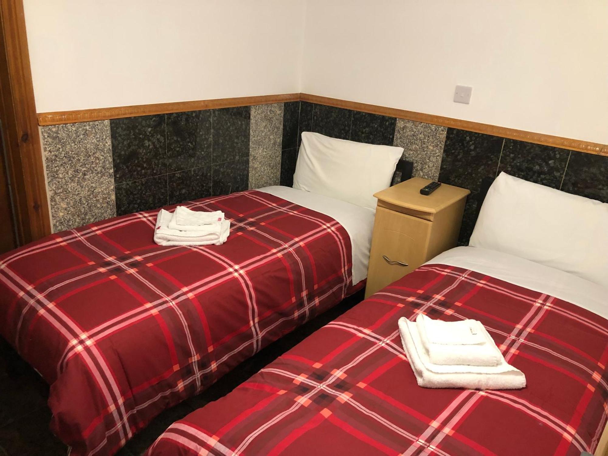 Twin En Suite Basement Room Only