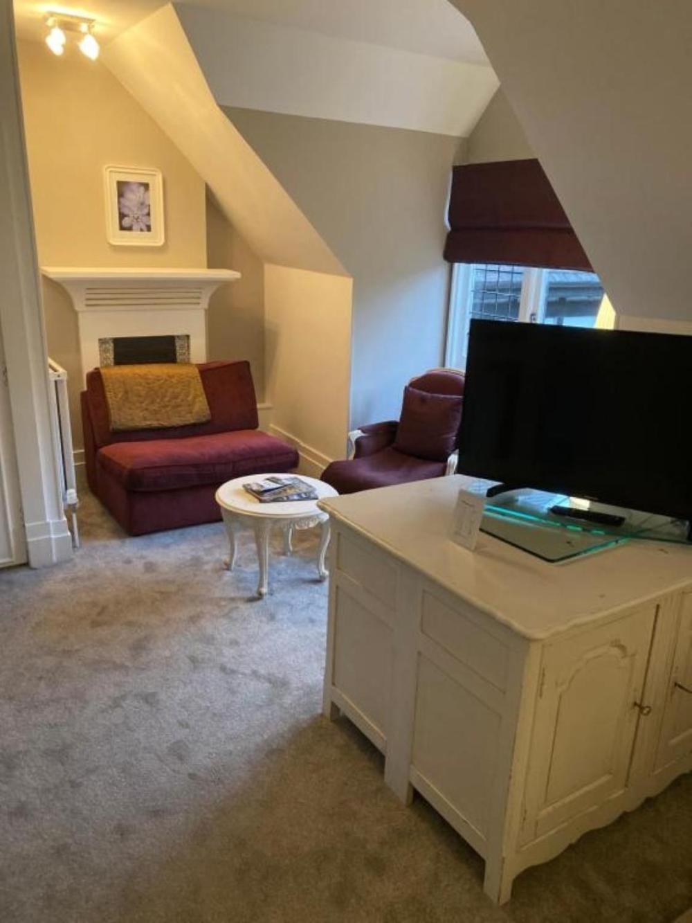 Luxury Suite,1615647411:JPEG