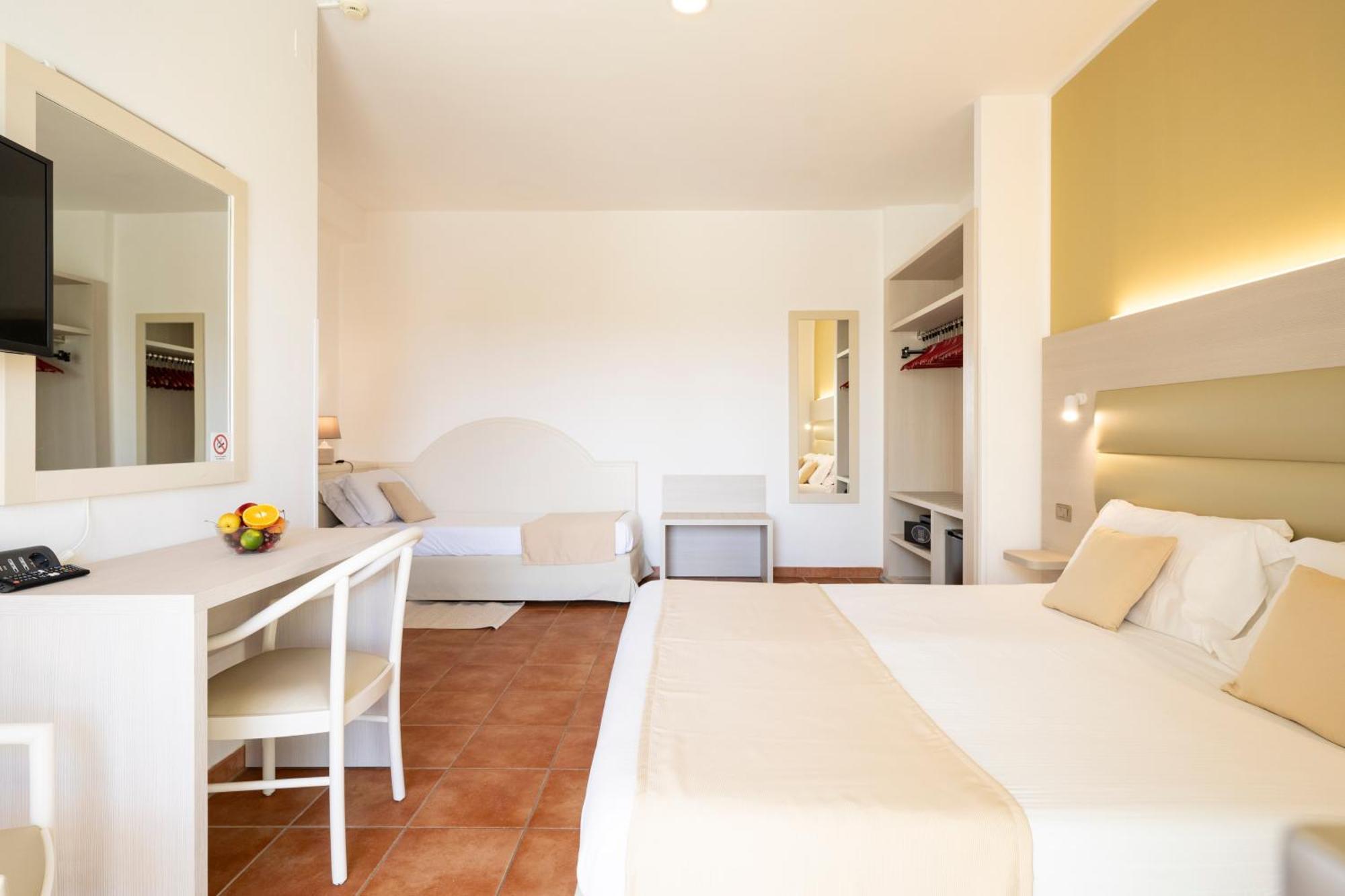 Triple Room Sea or Pool View