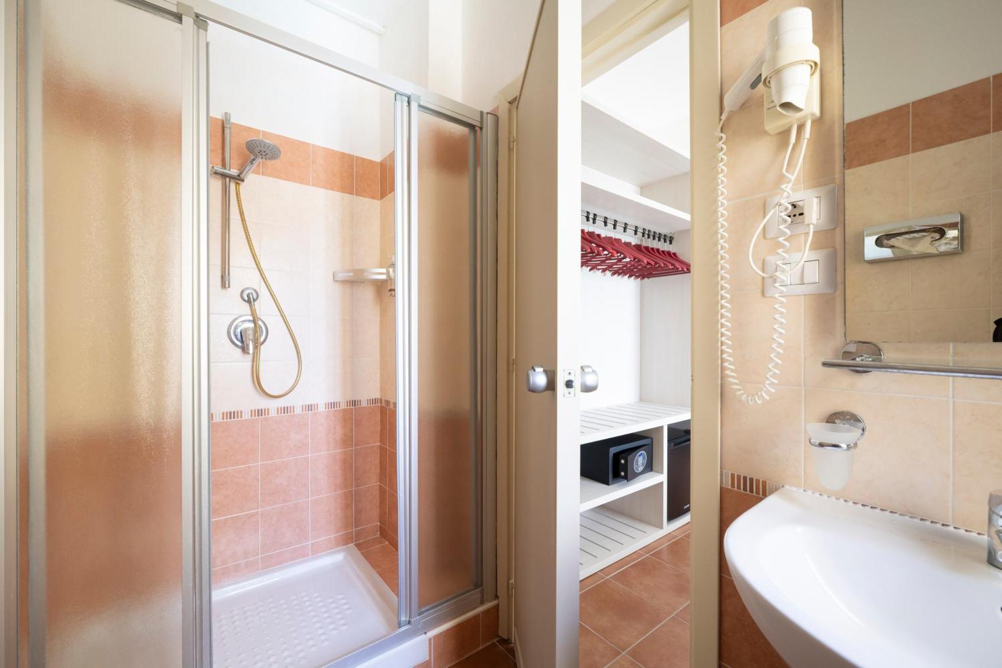 Double Room Sea or Pool View