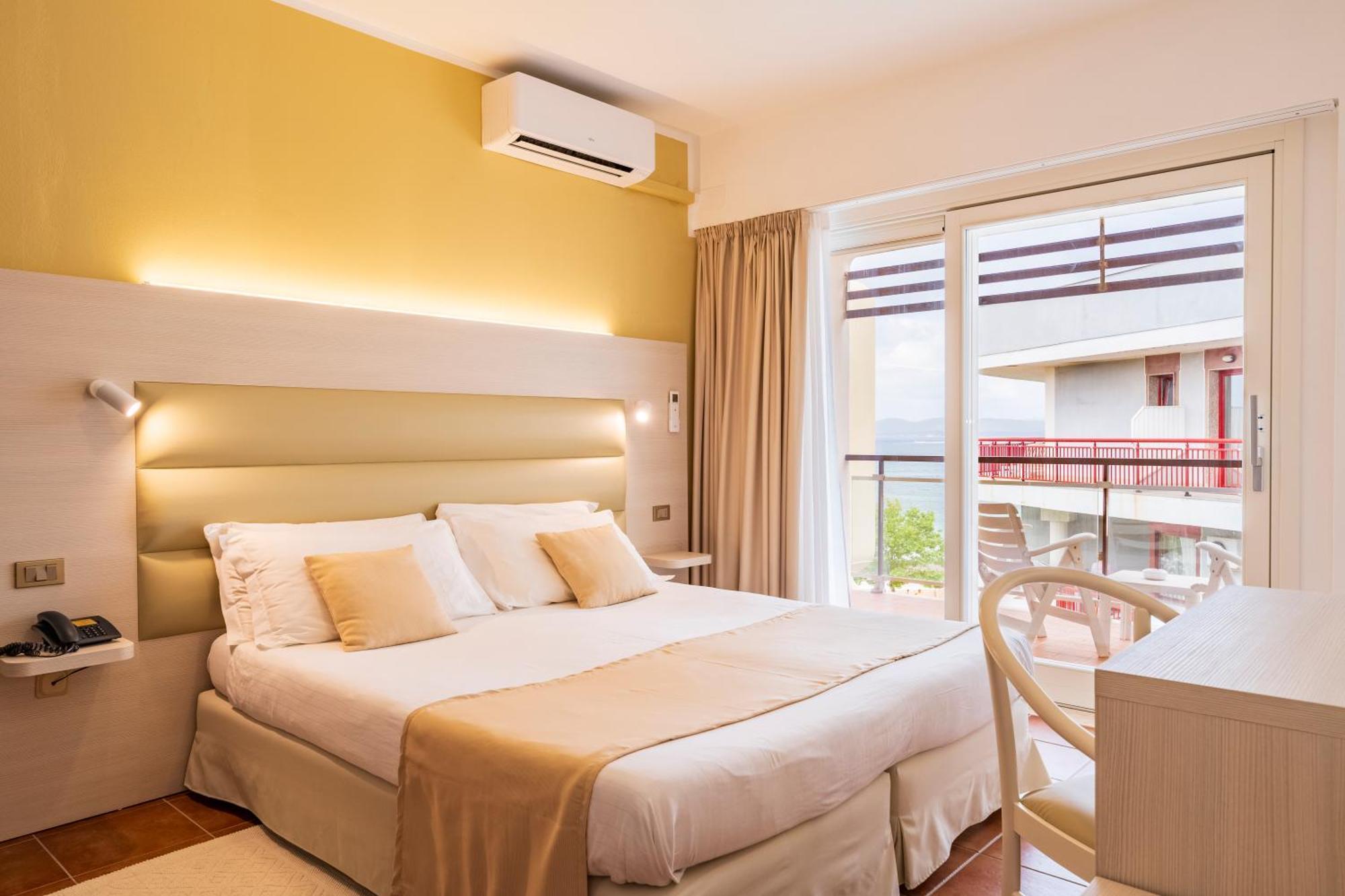 Double or Twin Room Partial Sea View