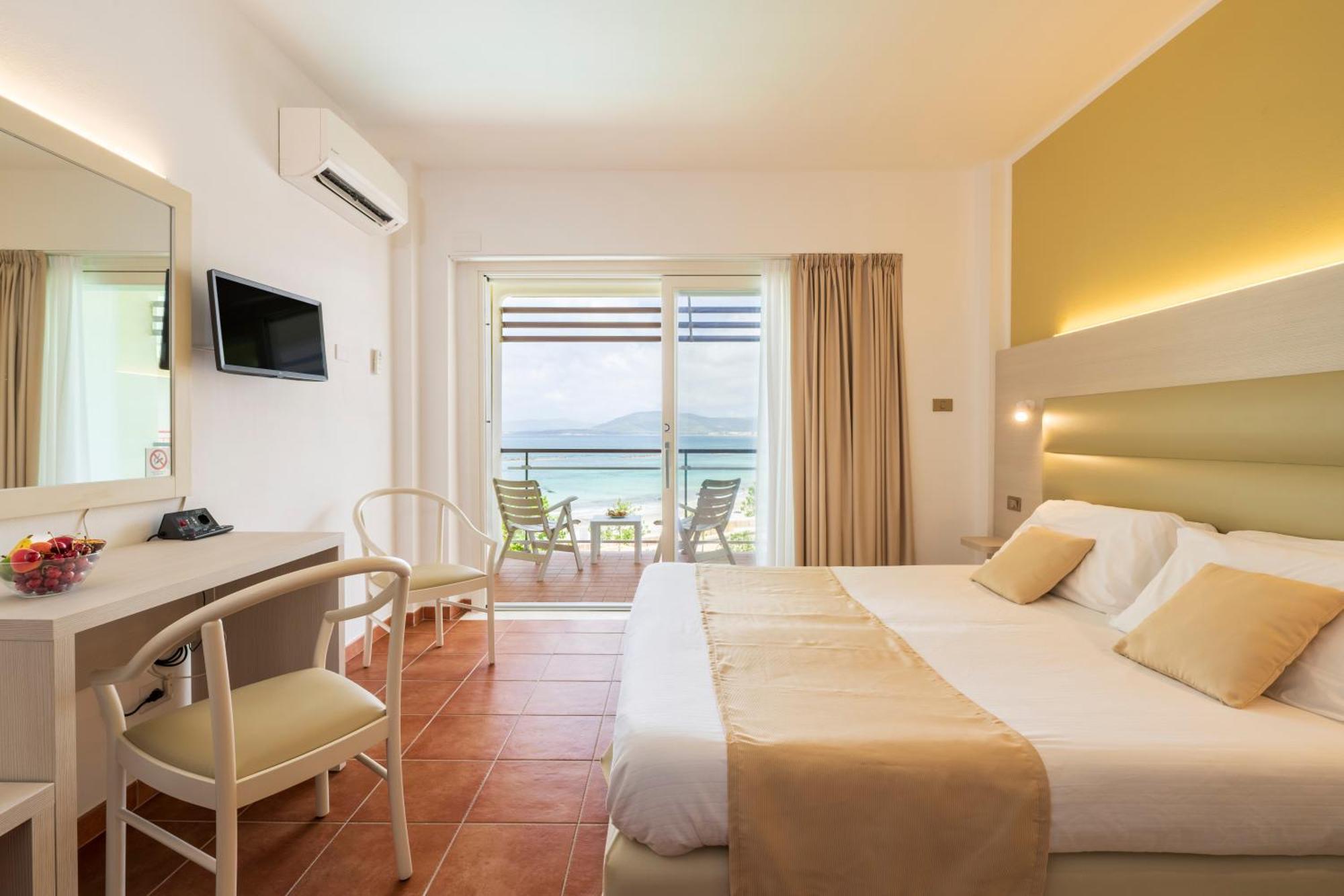 Double Room Sea or Pool View
