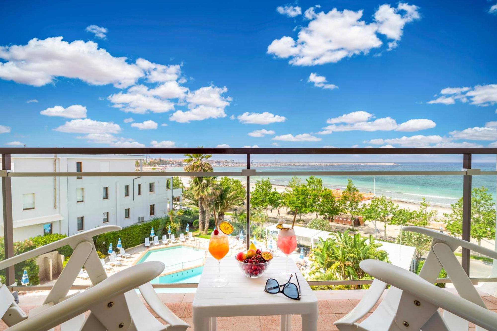 Double Room Sea or Pool View