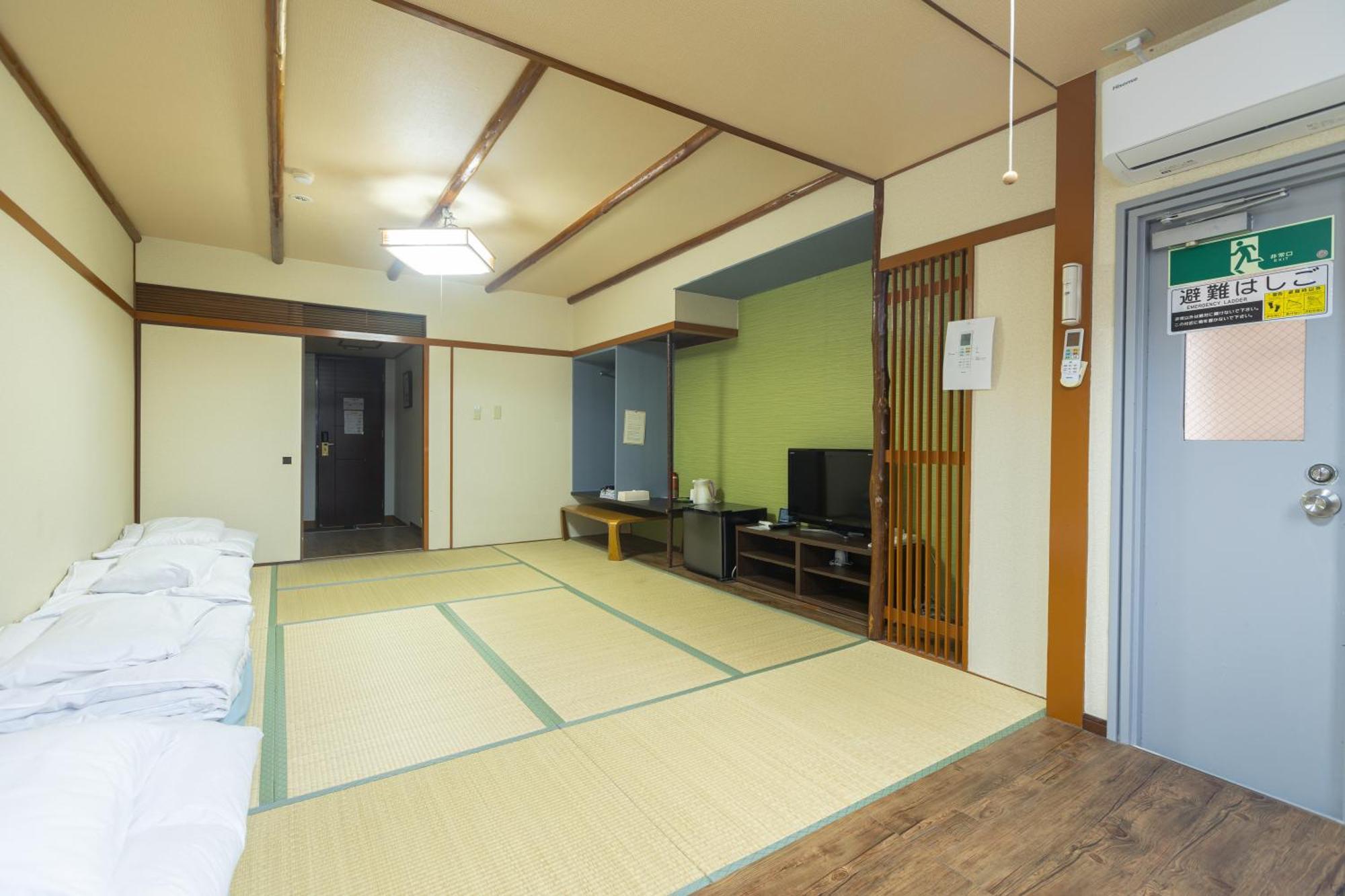 Japanese-Style Family Room