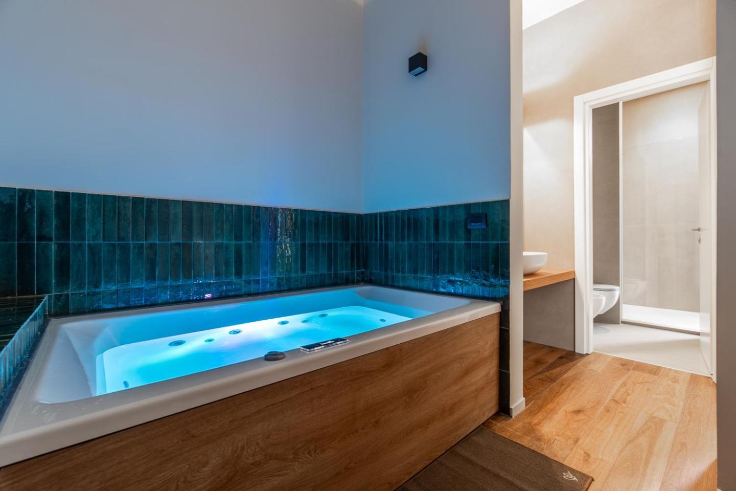 Deluxe Double Room Bath