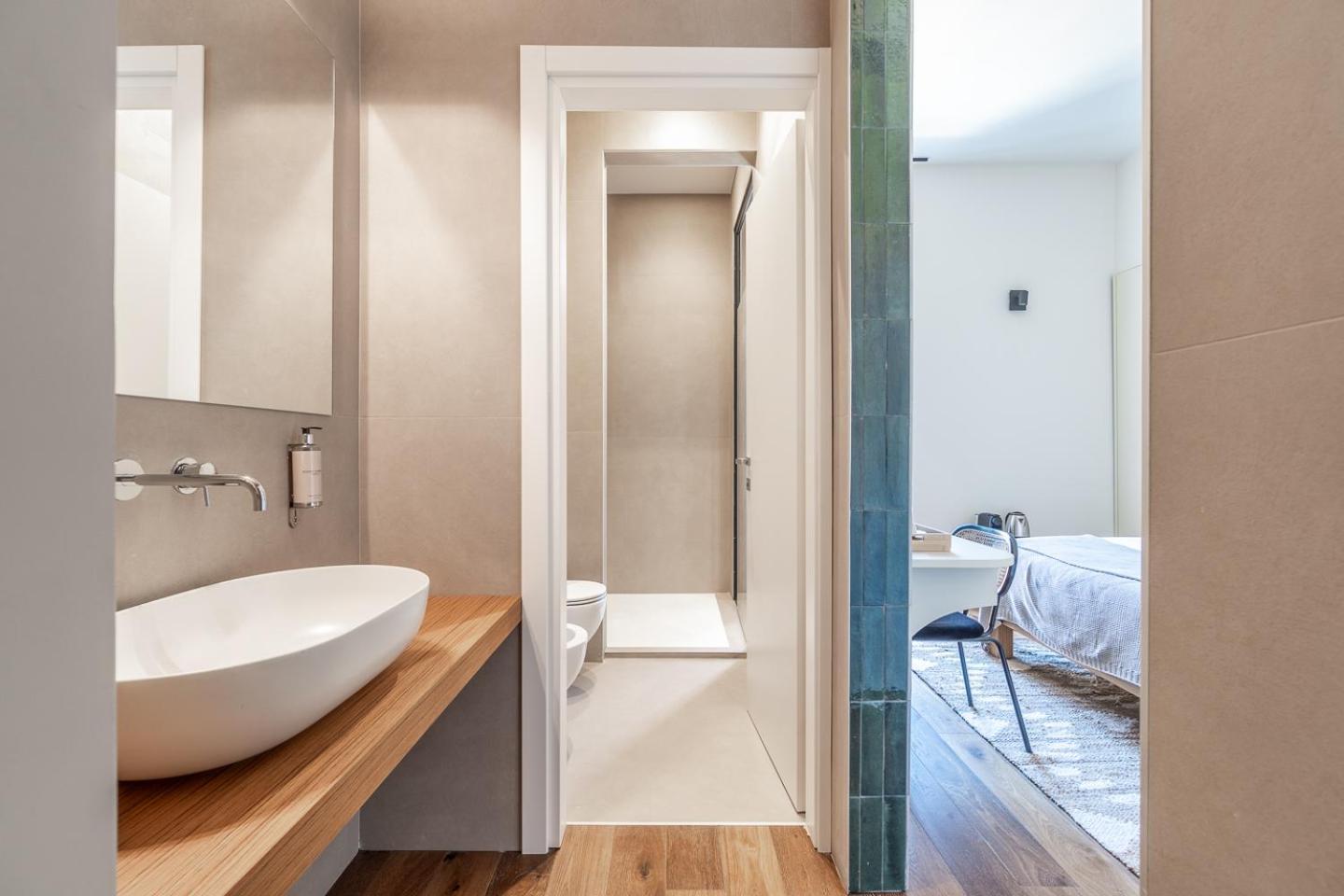 Deluxe Double Room Bath