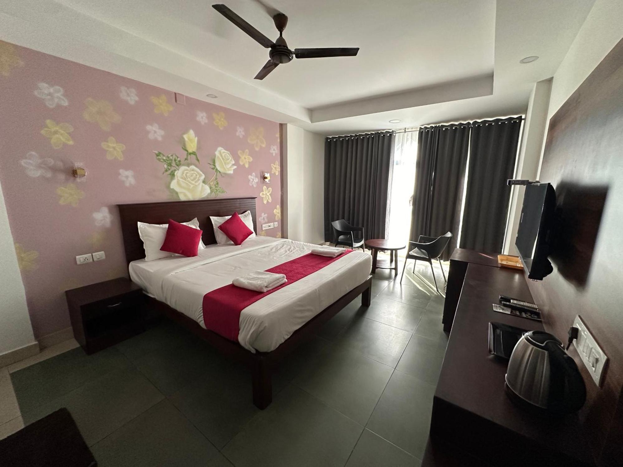 Deluxe King Room DIFC Skyline View