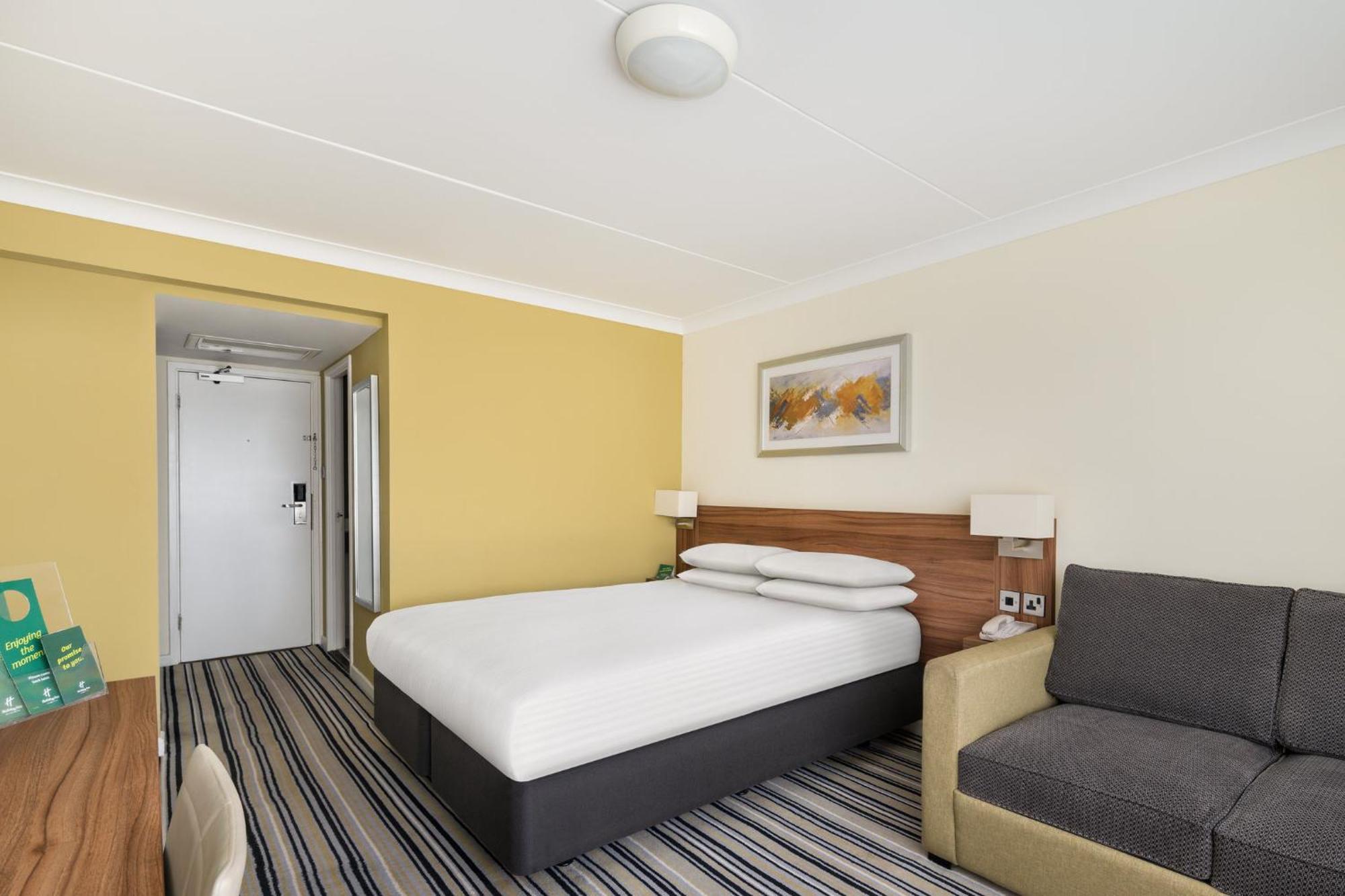 Standard Double Room Single Sofa Bed