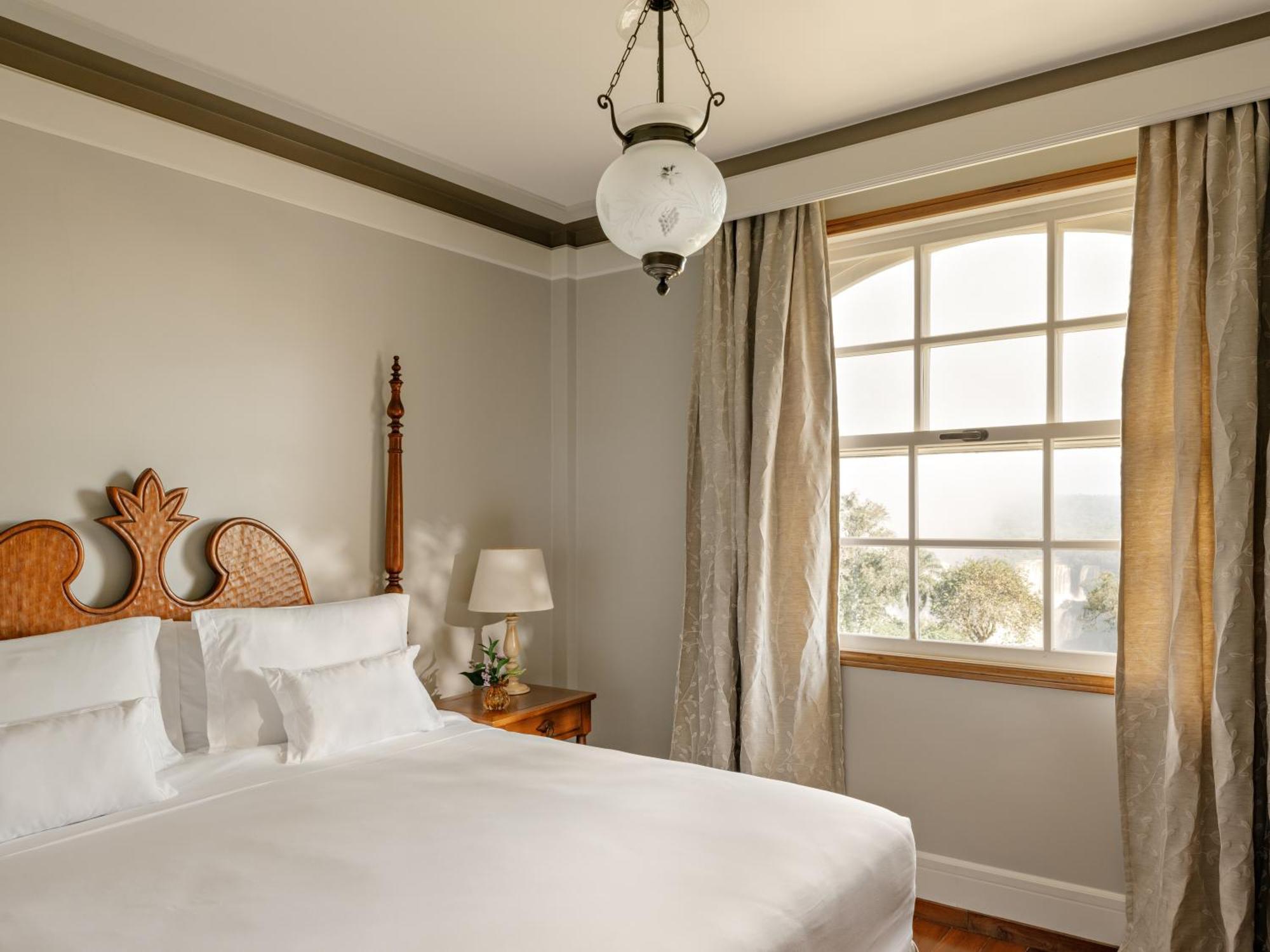Deluxe Room Falls View