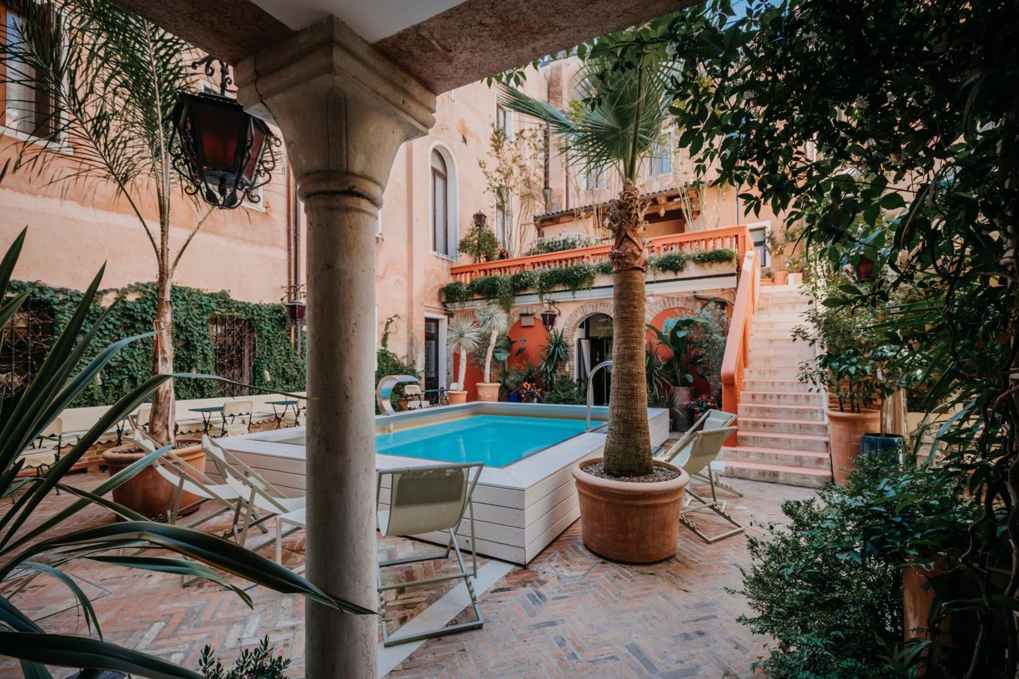 Chambre Double ou Lits Jumeaux avec Accès Piscine