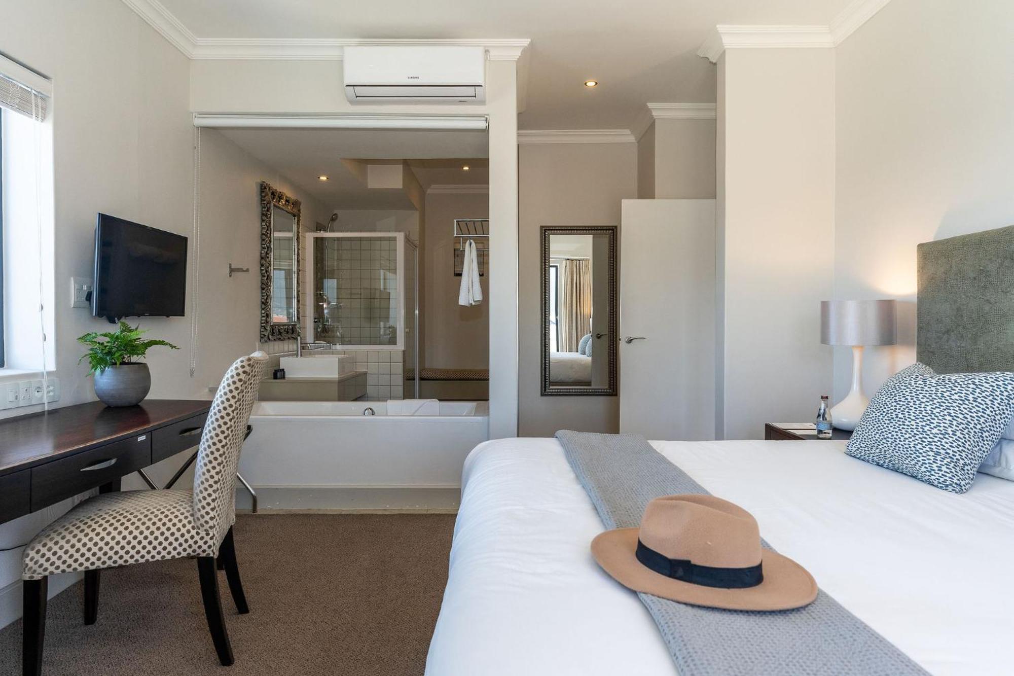 Deluxe Double or Twin Room City View