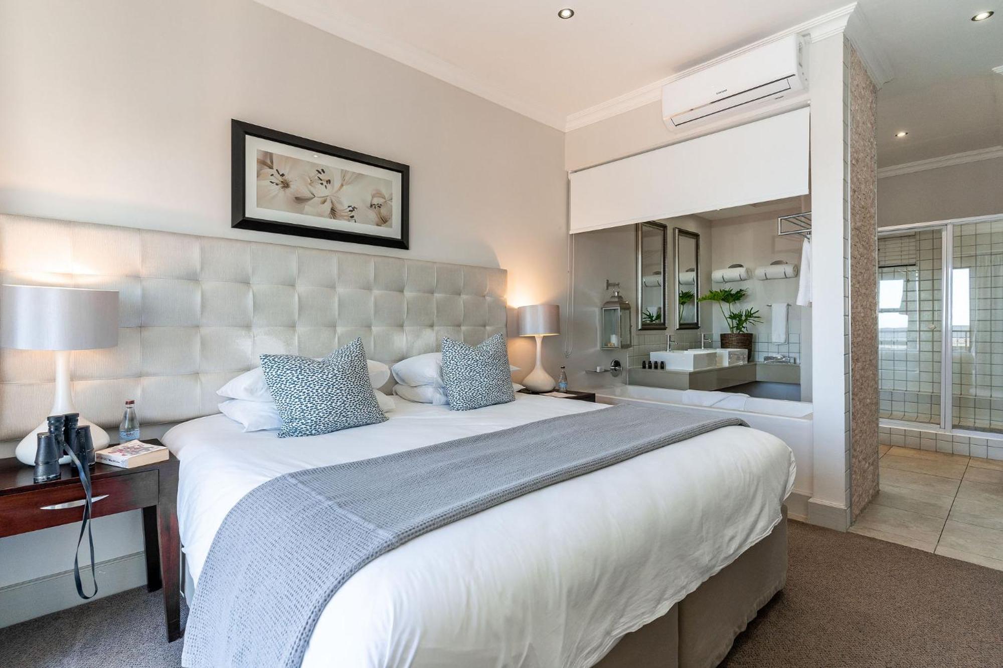 Deluxe Double or Twin Room City View