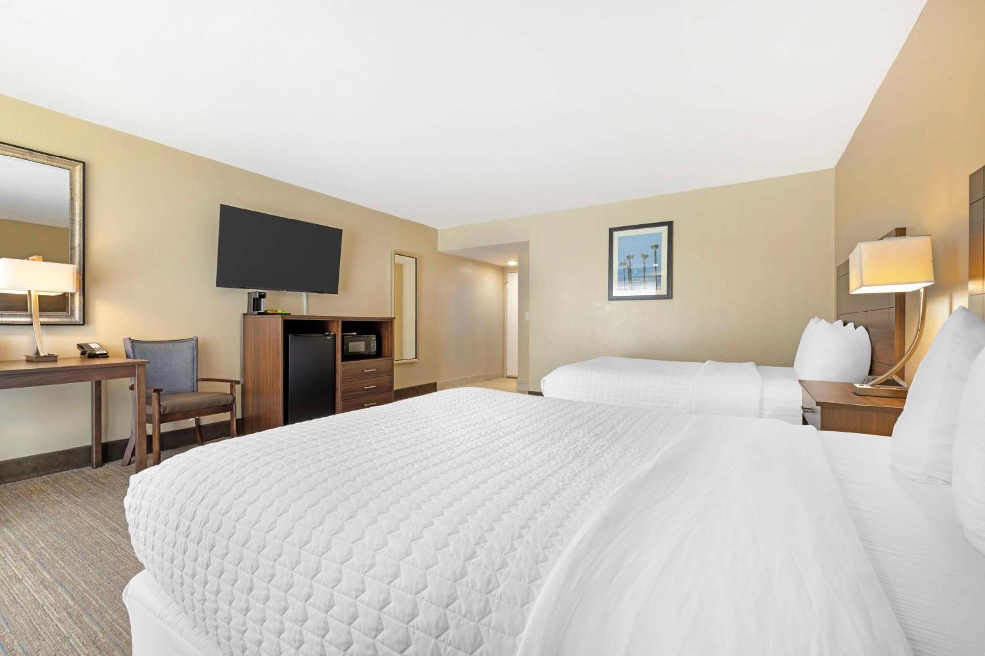 Queen Room Two Queen Beds Pool View Non-Smoking